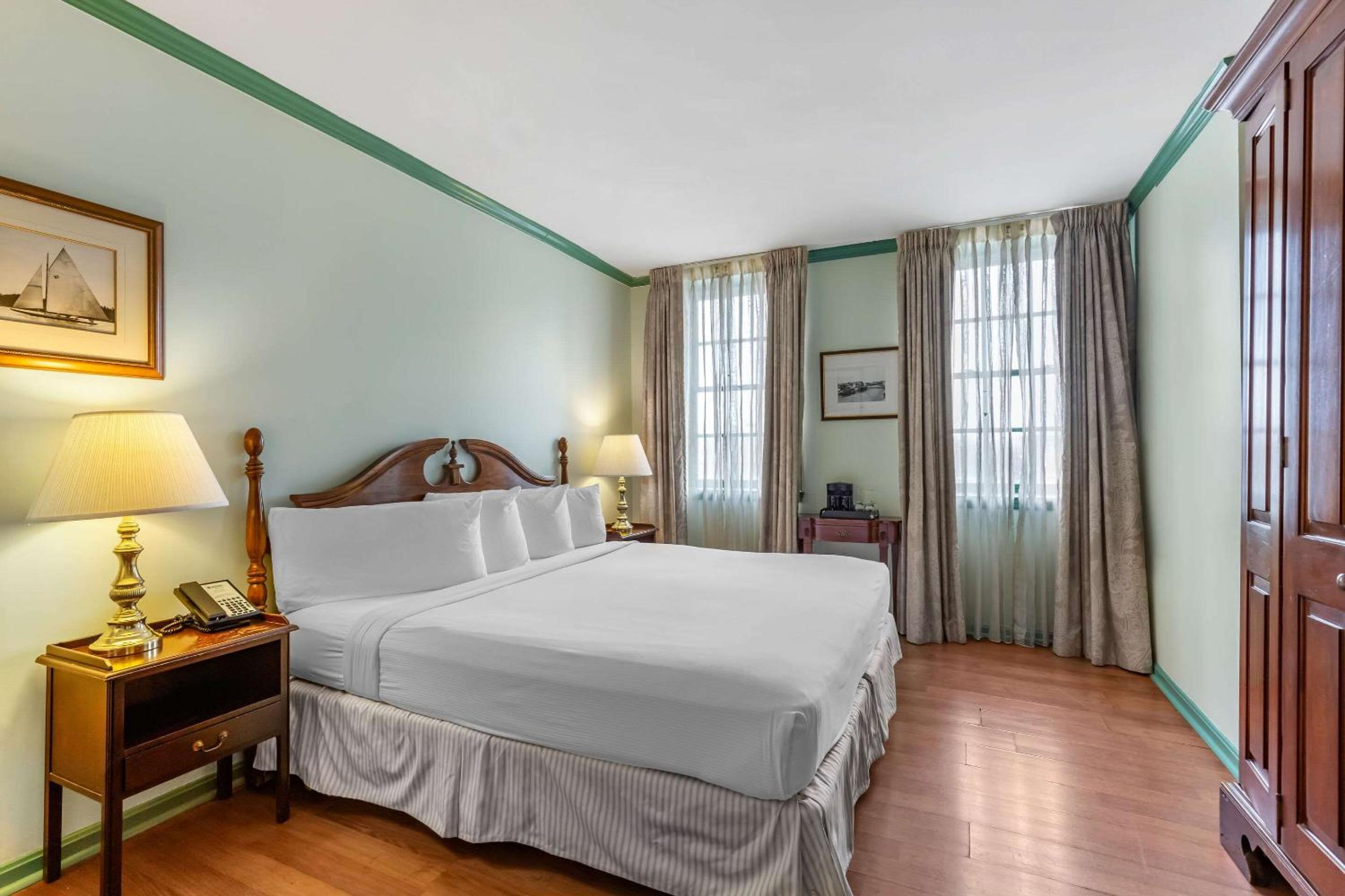 King Room - Non-Smoking - Photo 1