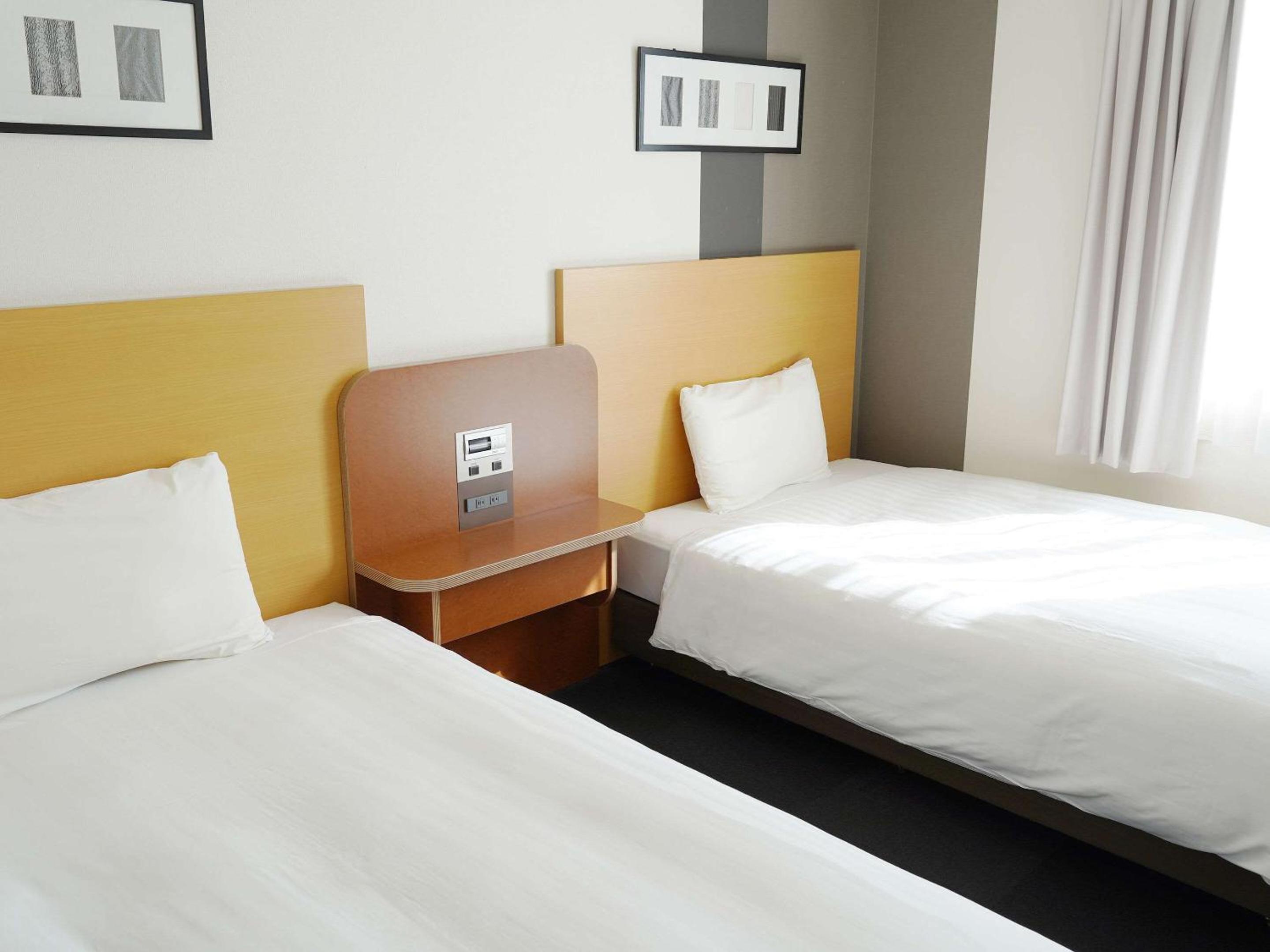 Twin Room - Non-Smoking - Photo 1