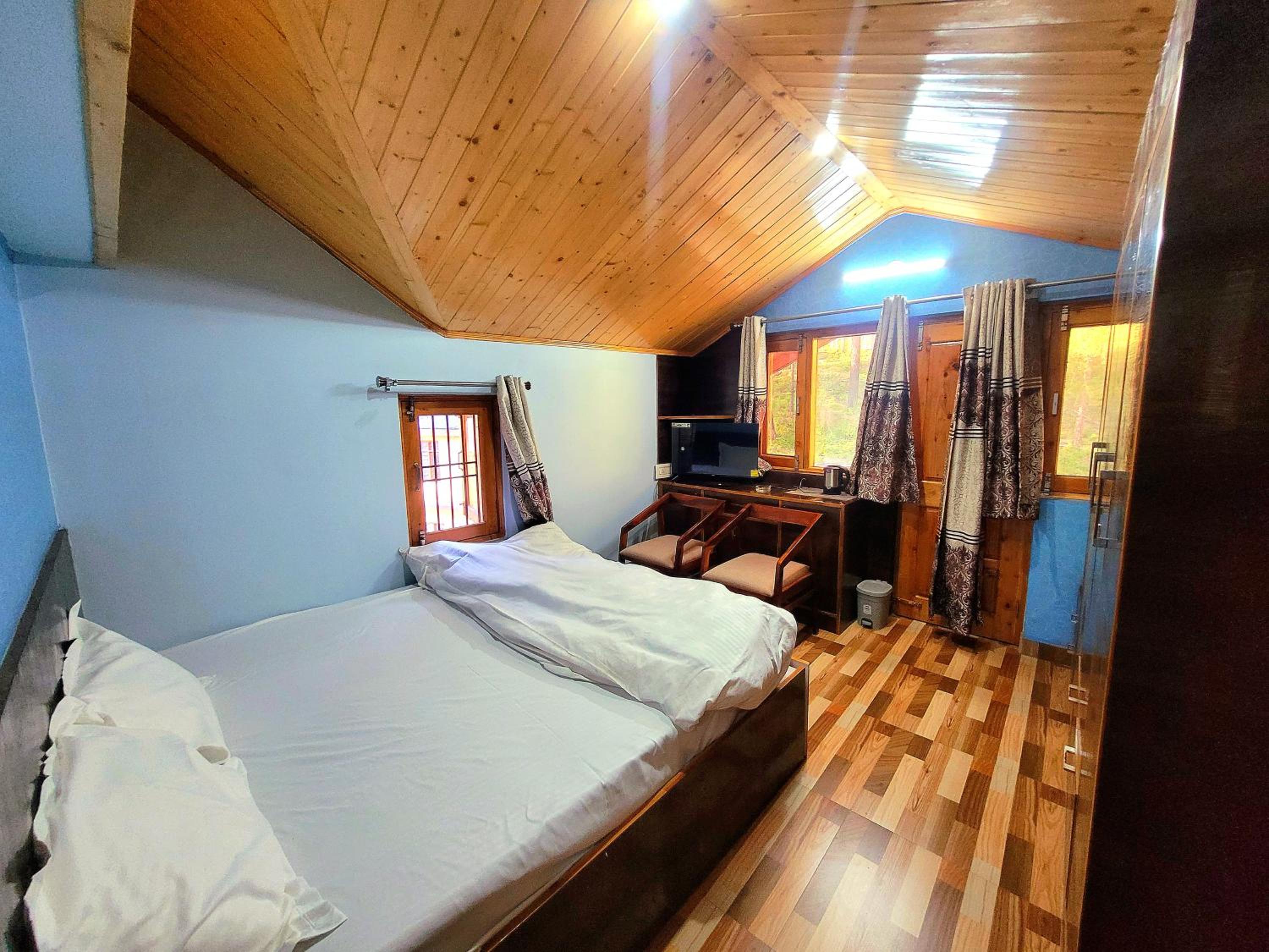 Double Room with Balcony (2 Adults + 1 Child) photo 3