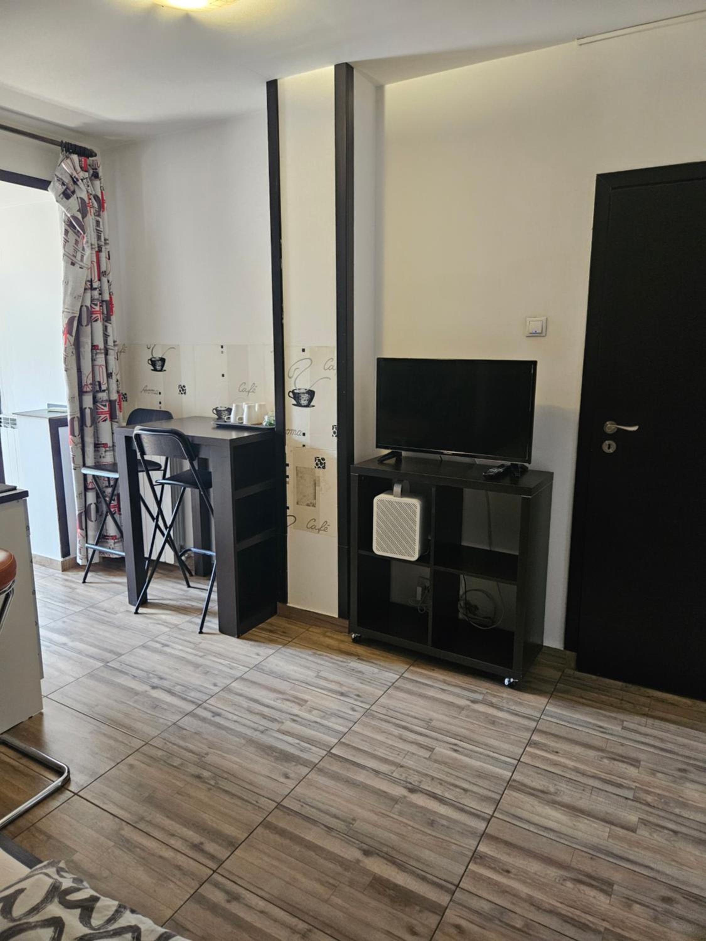 Two-Bedroom Apartment - Photo 5