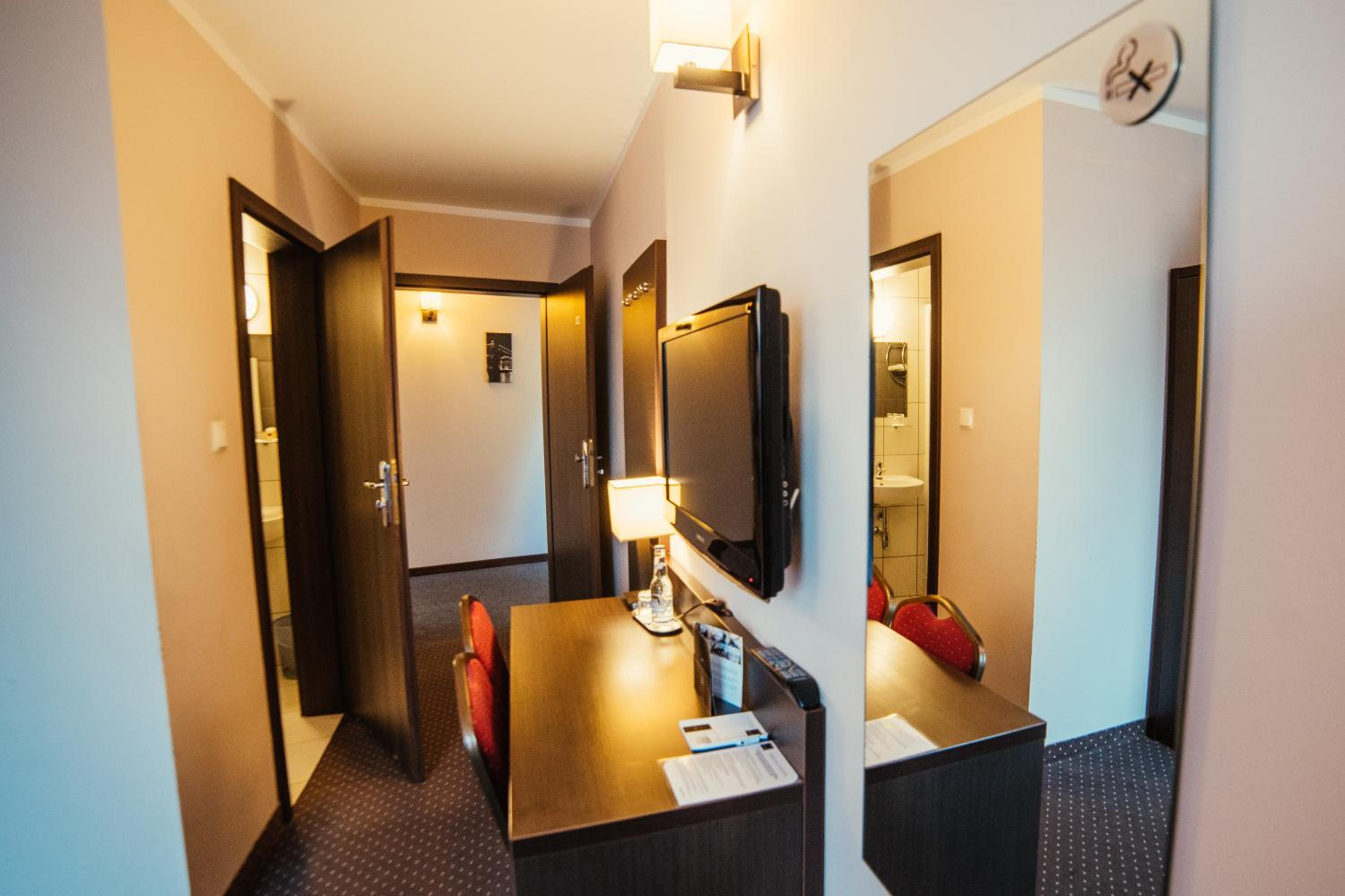 Twin Room - Photo 9