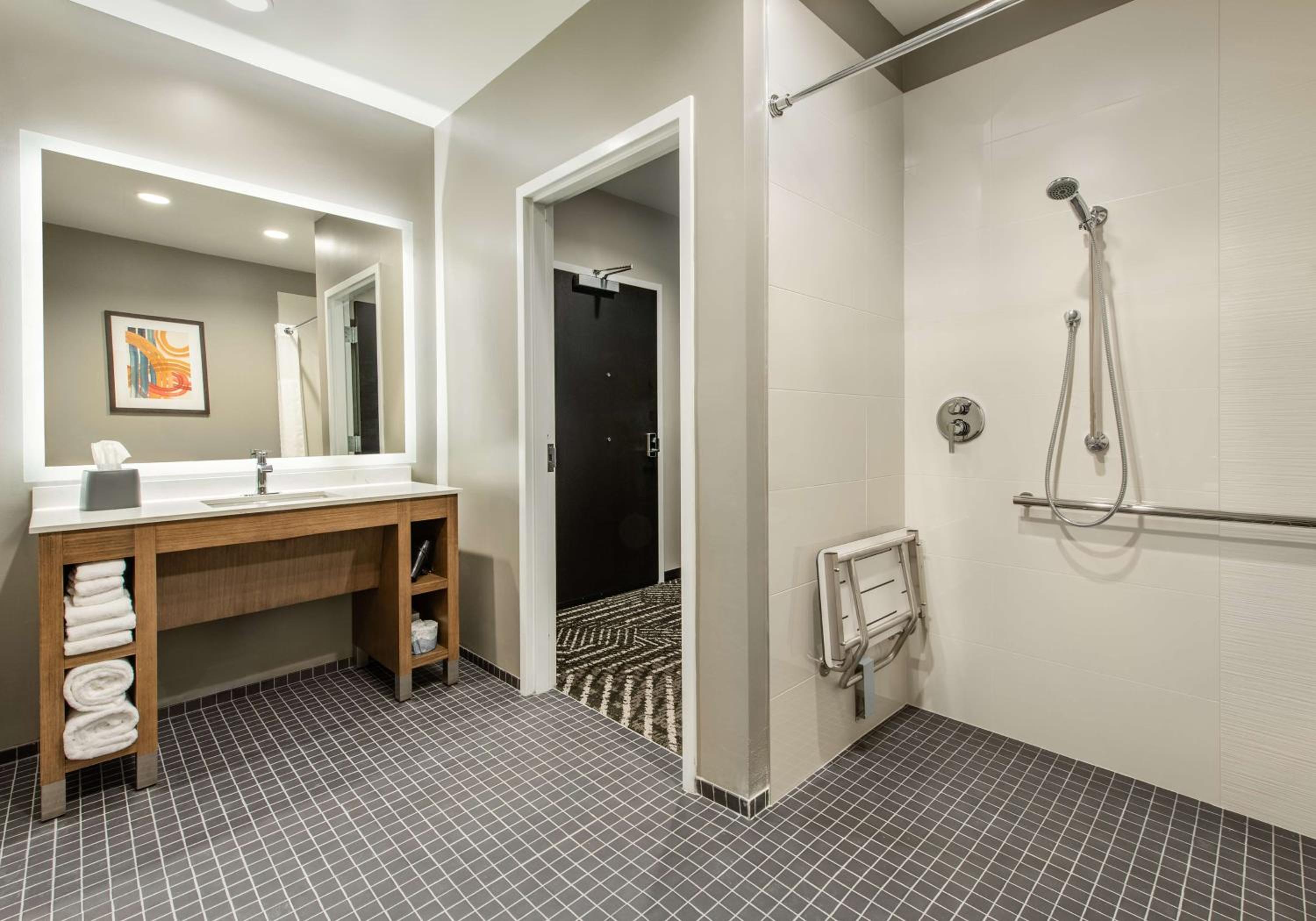 Queen Room with Two Queen Beds - Mobility Accessible - Photo 3