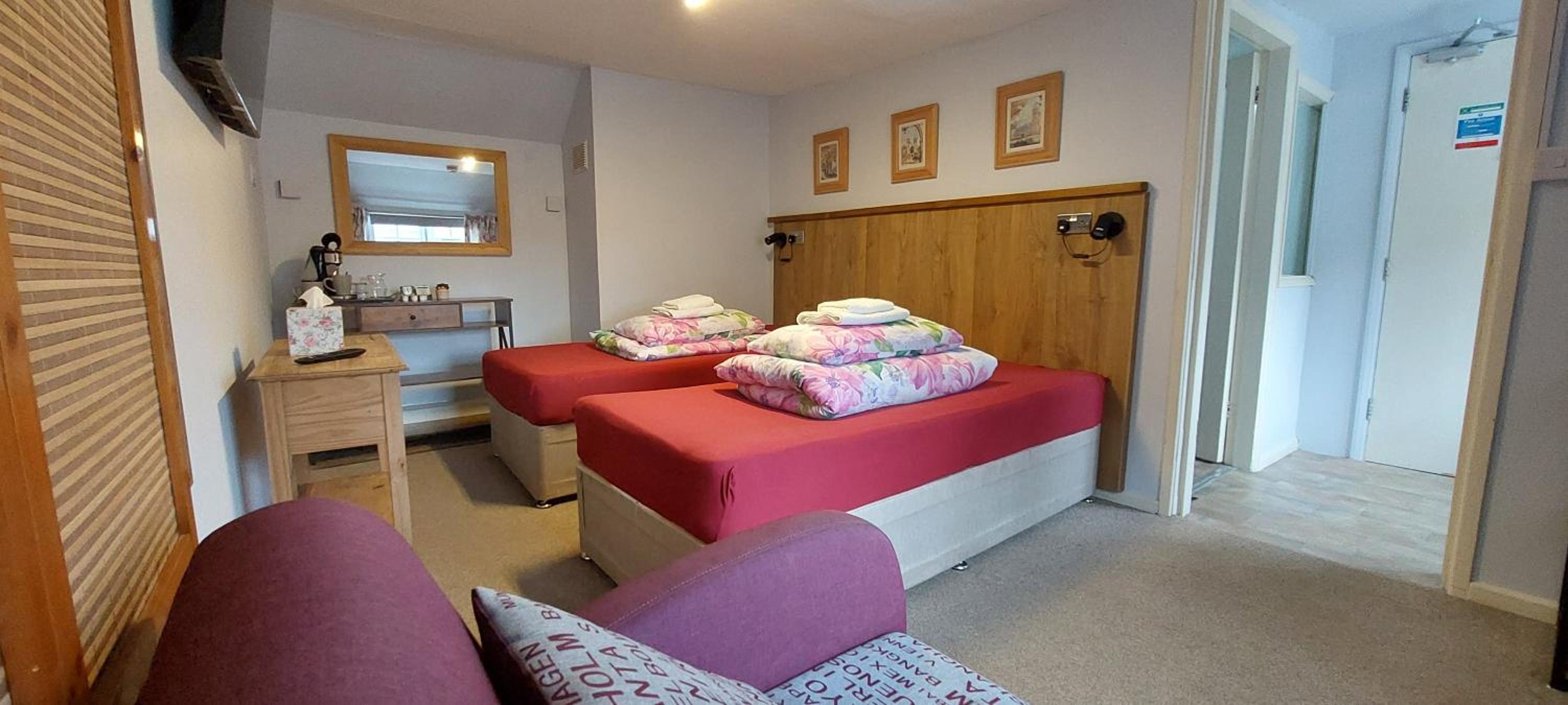 Standard Twin Room with Sofa photo 2
