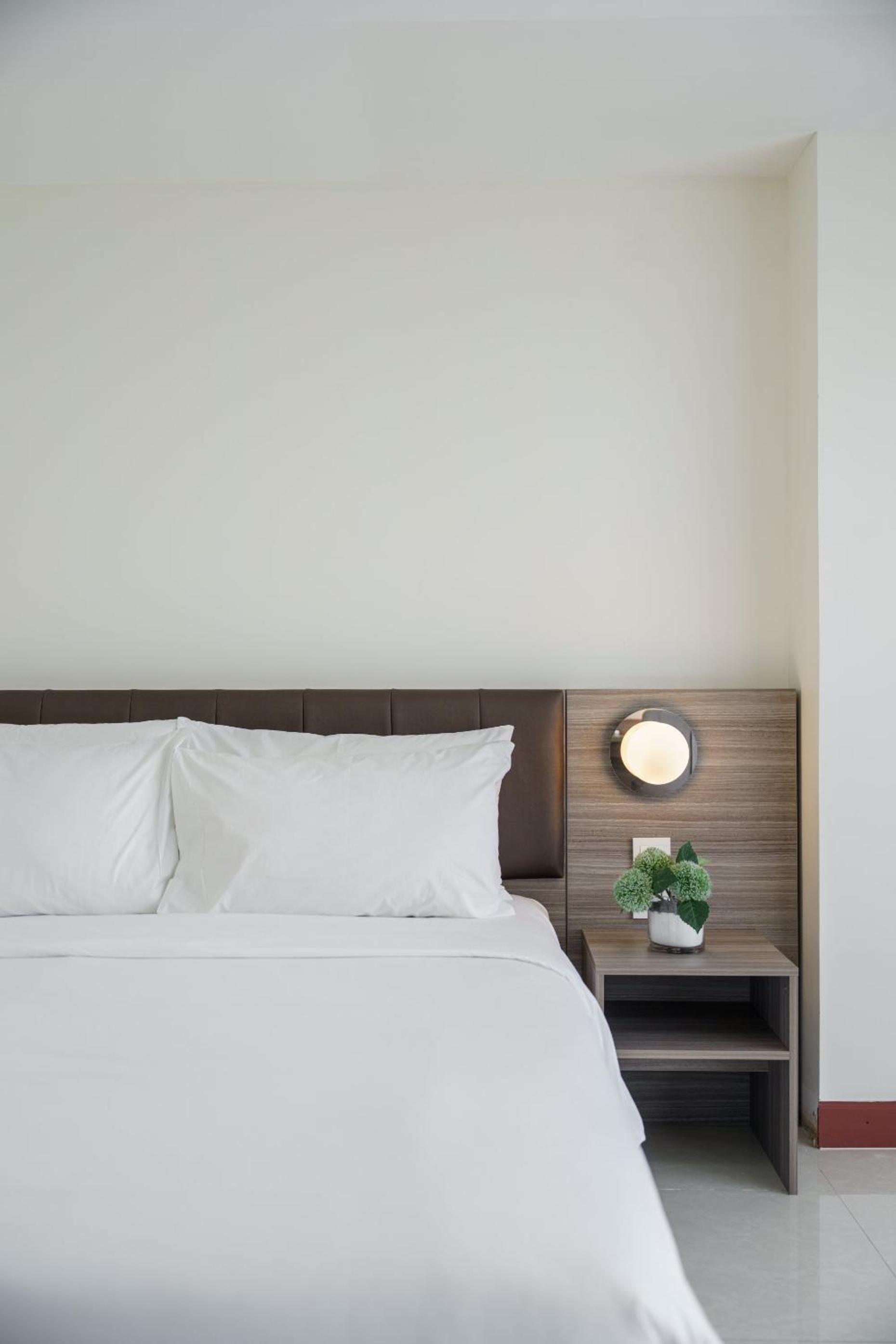 Deluxe Double Room - Non-Smoking - Photo 3