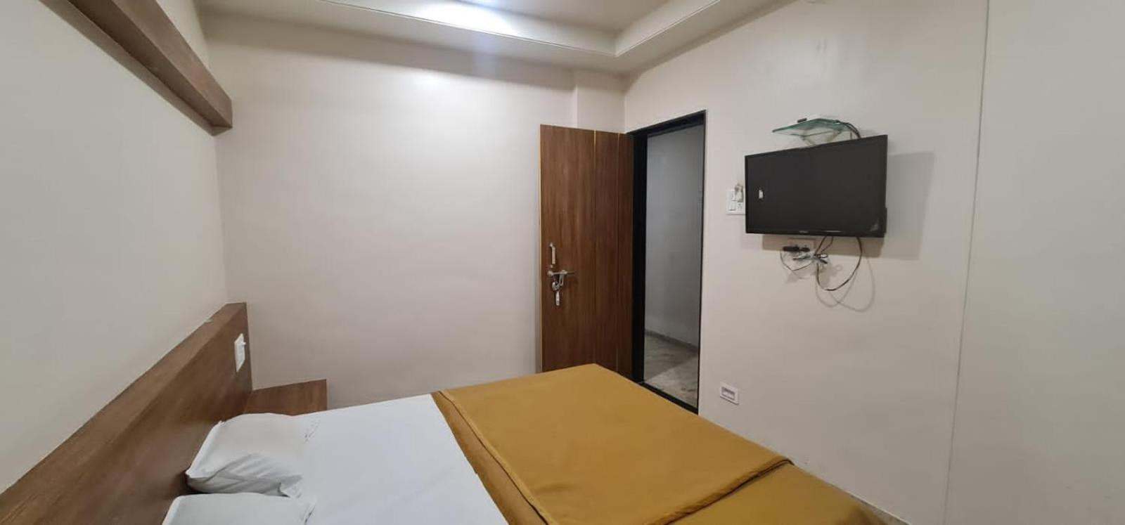 Standard Double Room With Fan photo 3