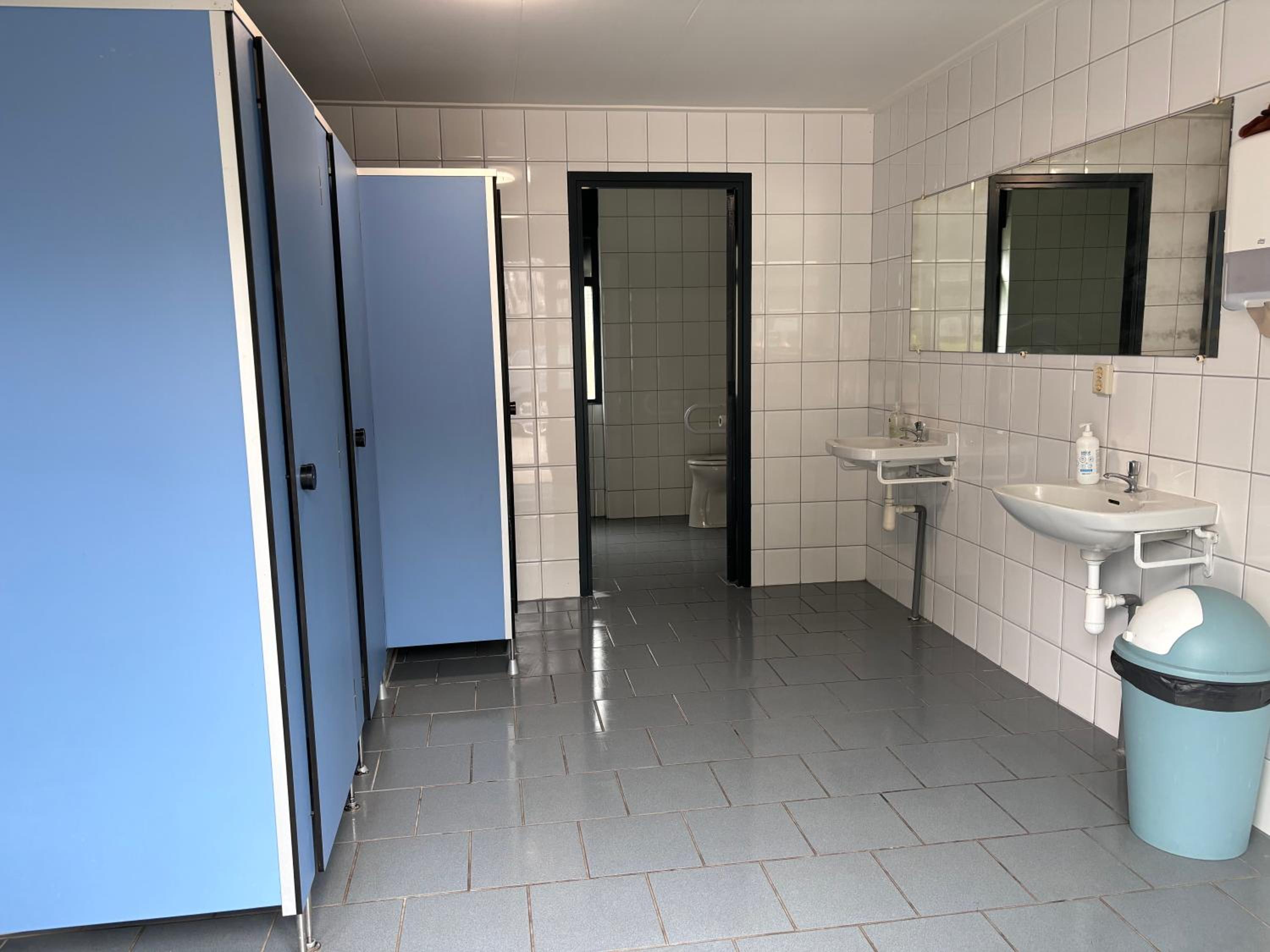 Mobile Home - Photo 4