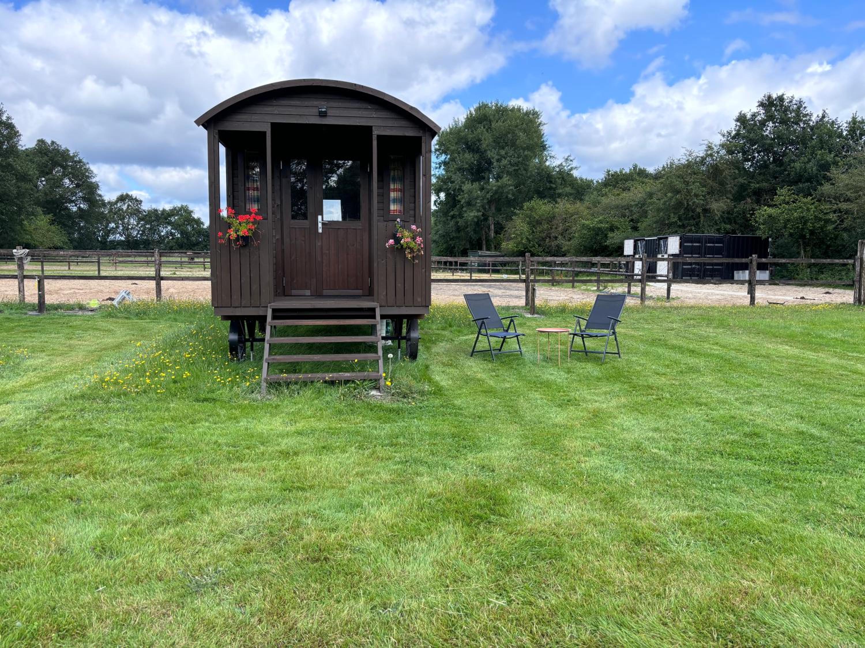 Mobile Home - Photo 6