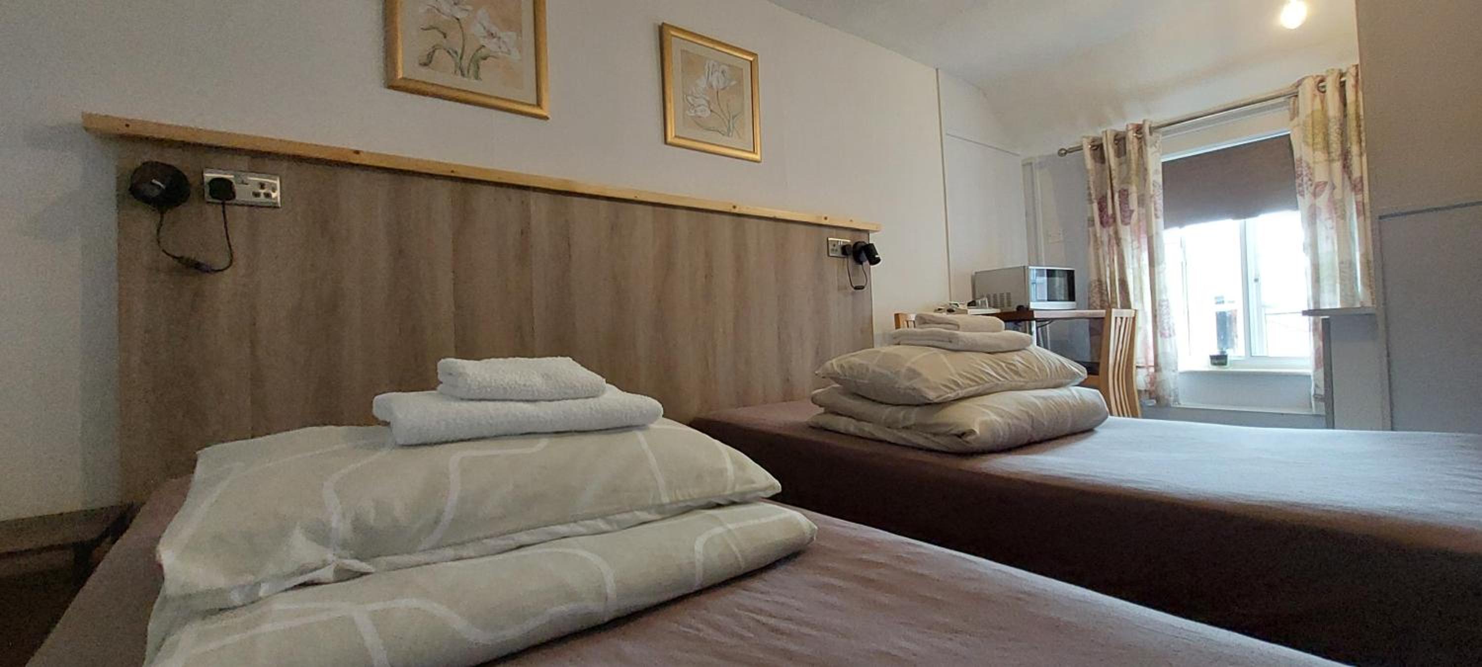 Twin Room with Private External Bathroom photo 1