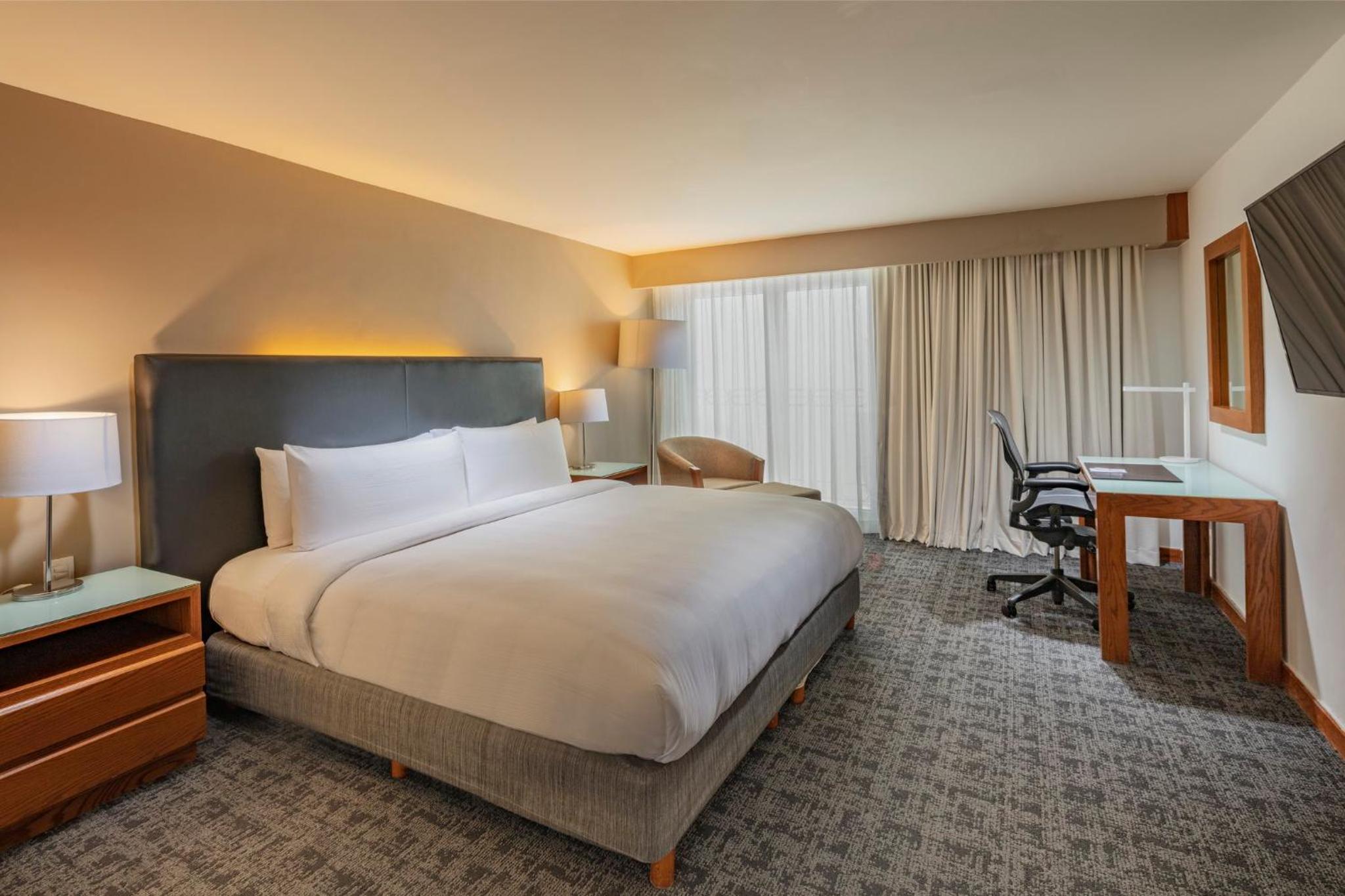 Classic King Room - Club Lounge Access - Photo 4
