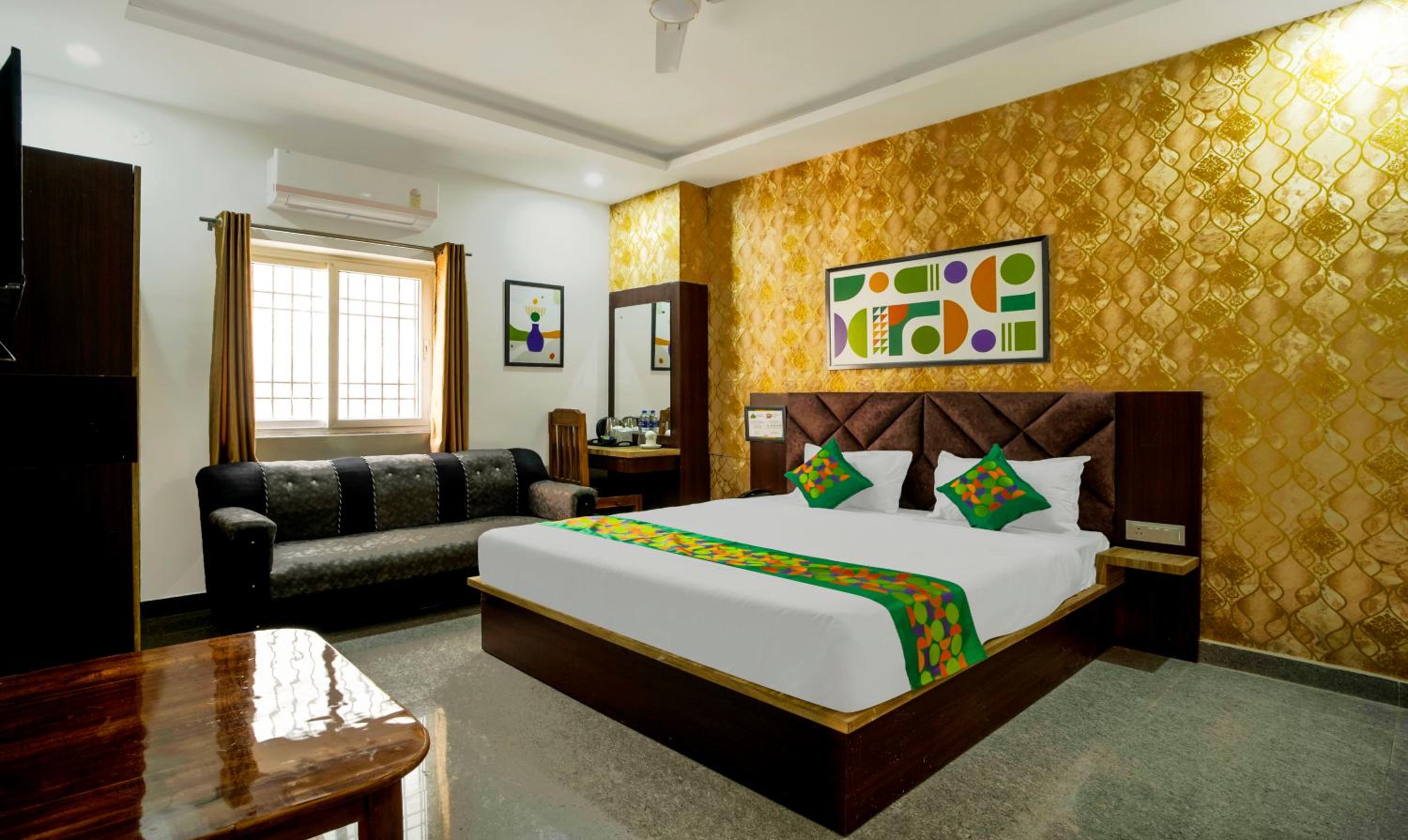Spacious Deluxe Room with Seating Area photo 1