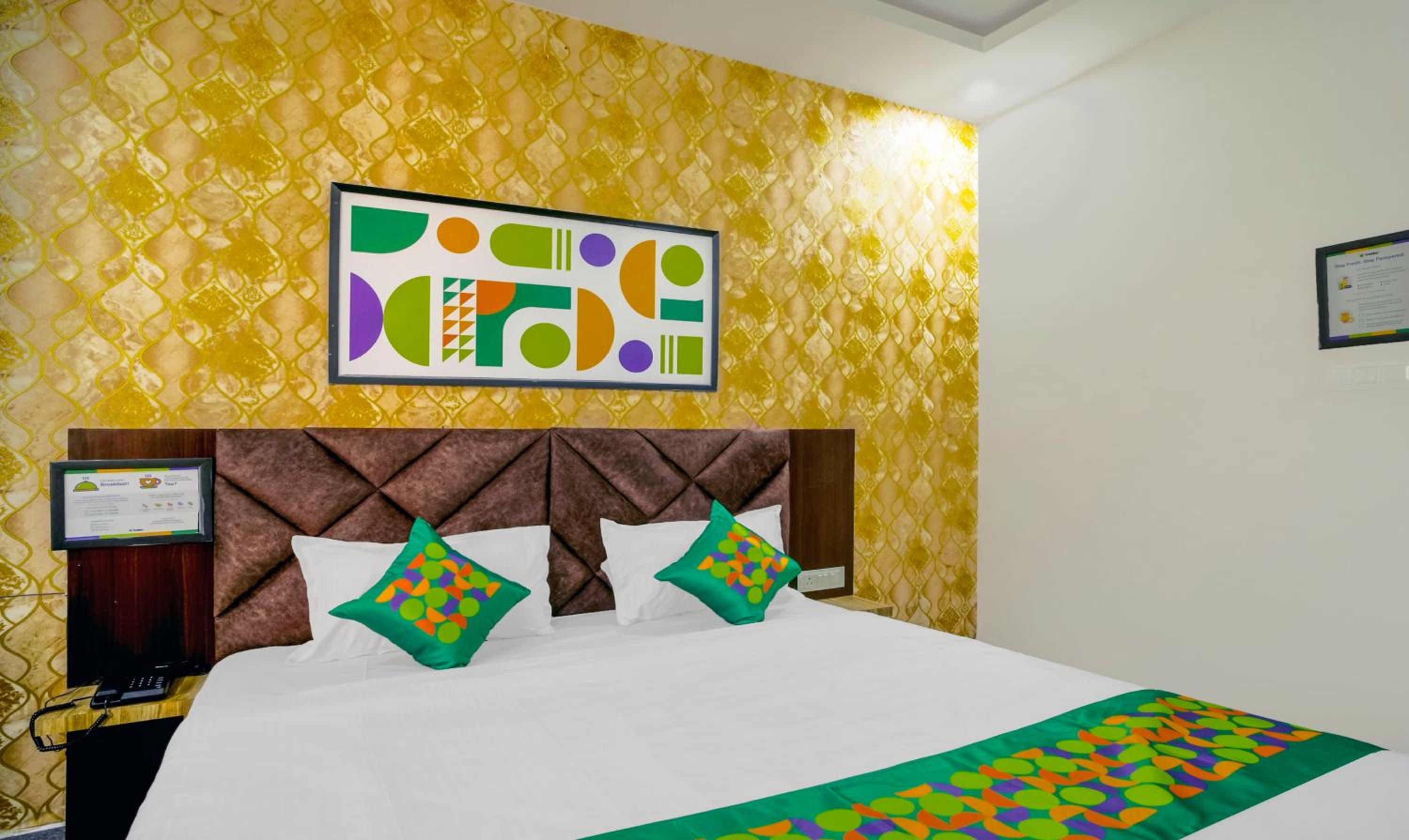 Spacious Deluxe Room with Seating Area photo 2