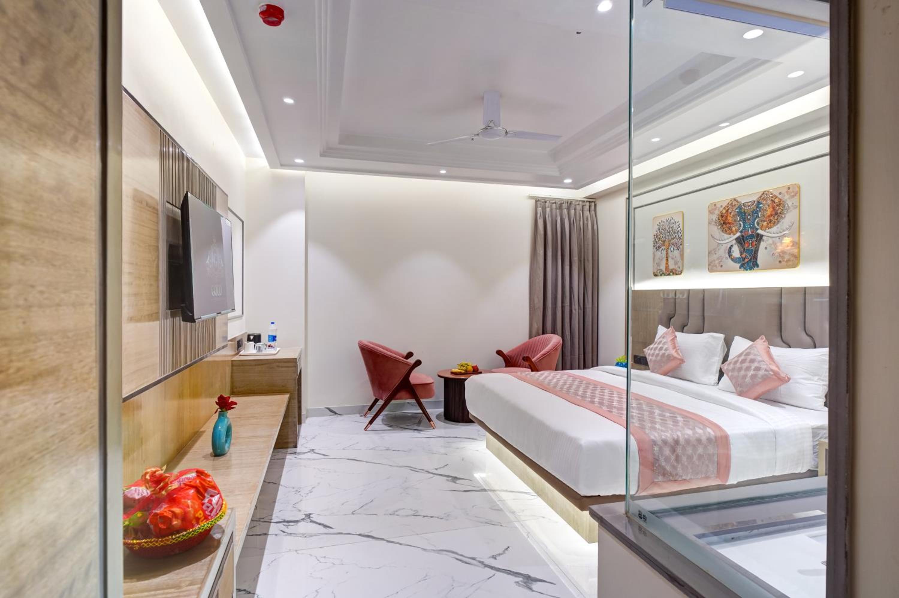 Executive Suite With Bathtub photo 2
