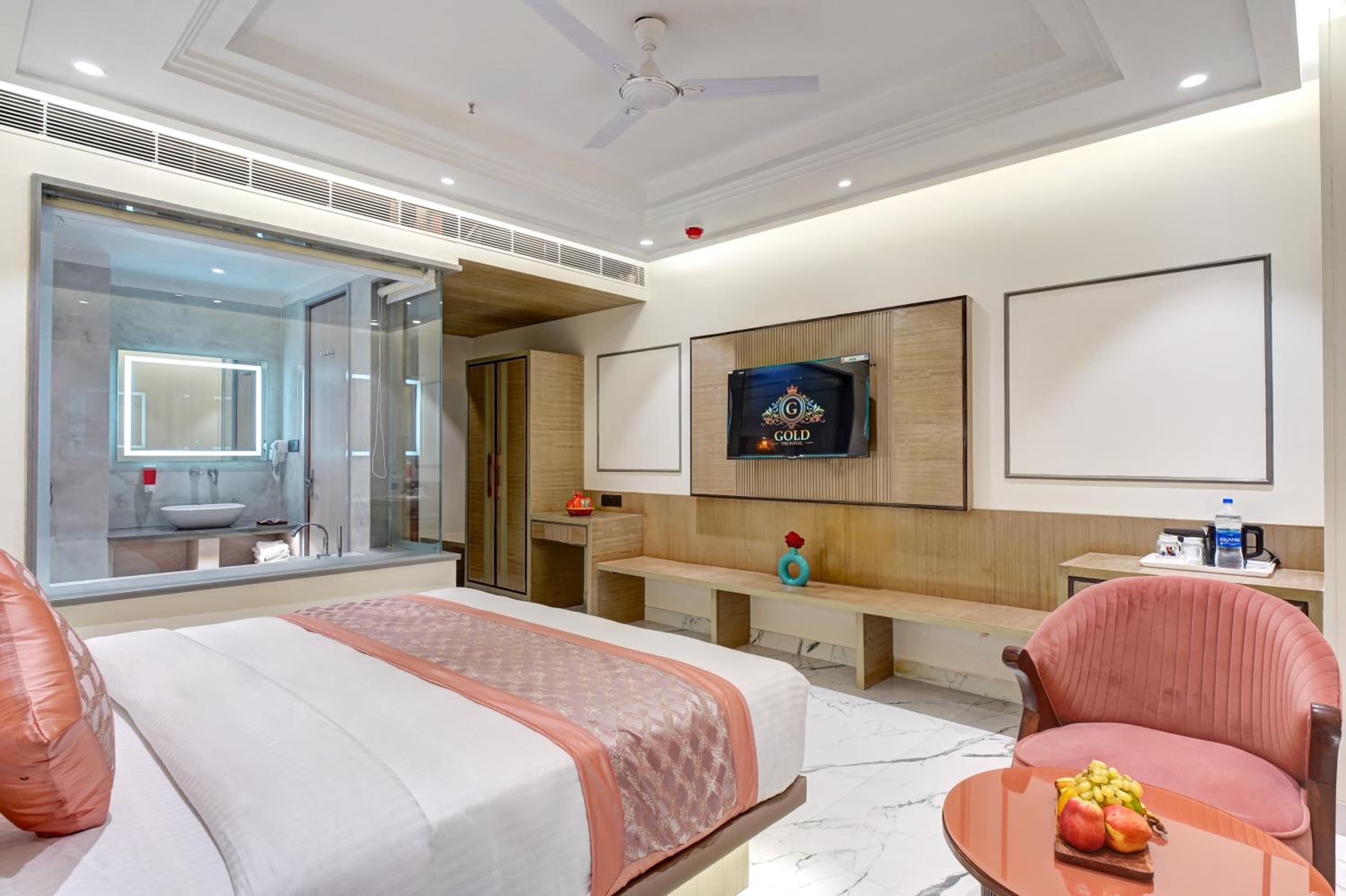 Executive Suite With Bathtub