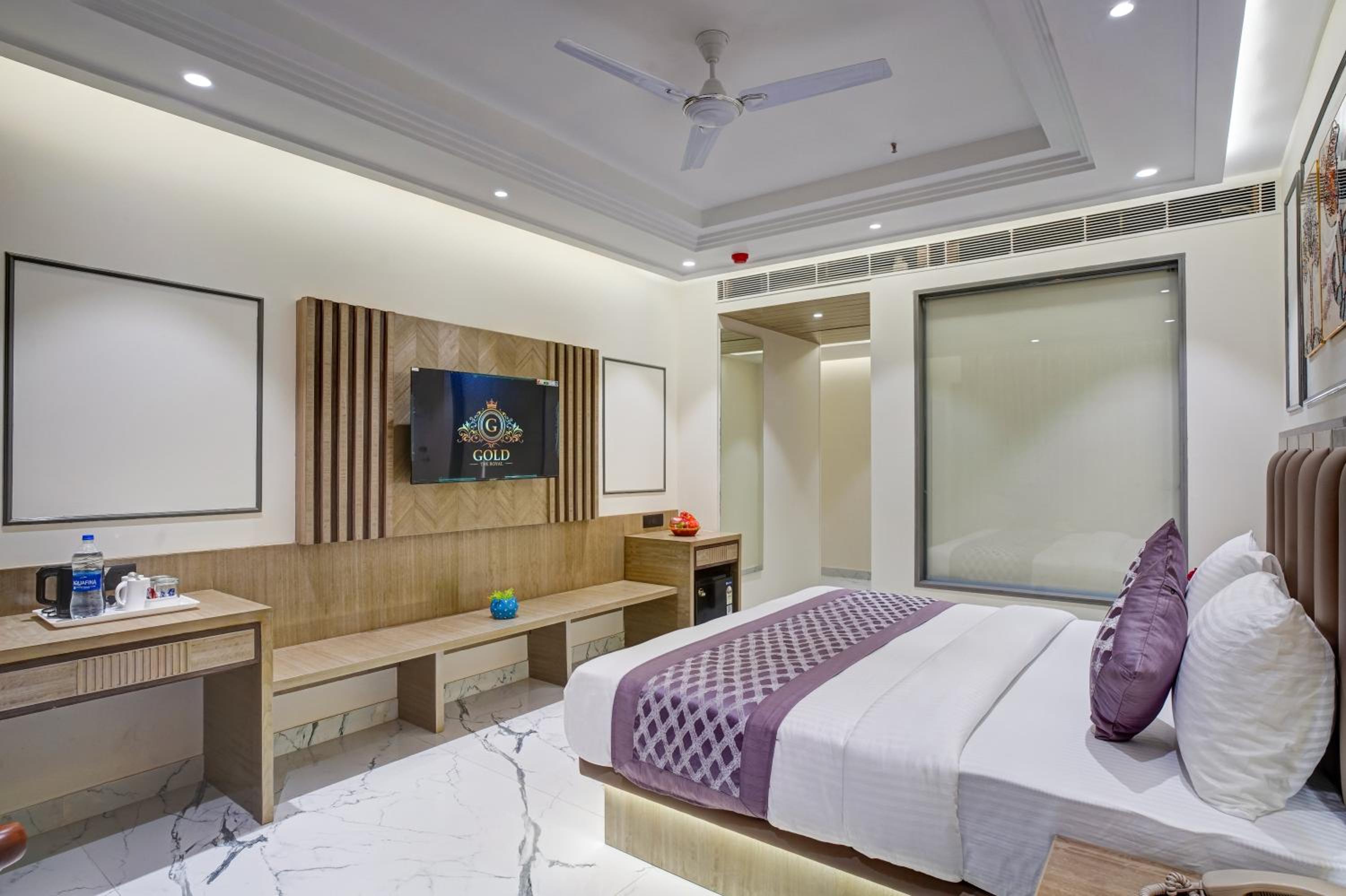 Executive Suite With Window