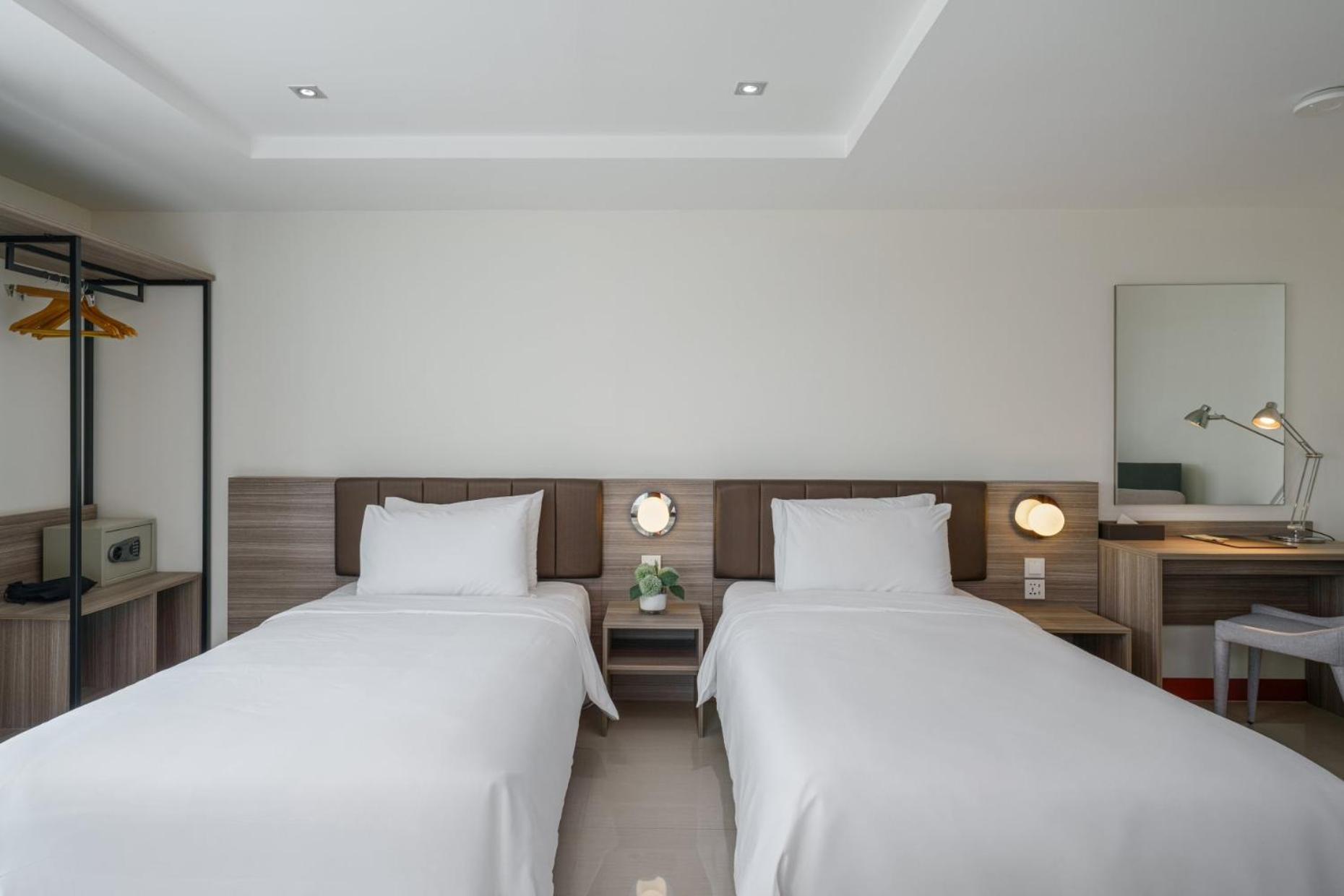 Deluxe Twin Room - Non-Smoking - Photo 1