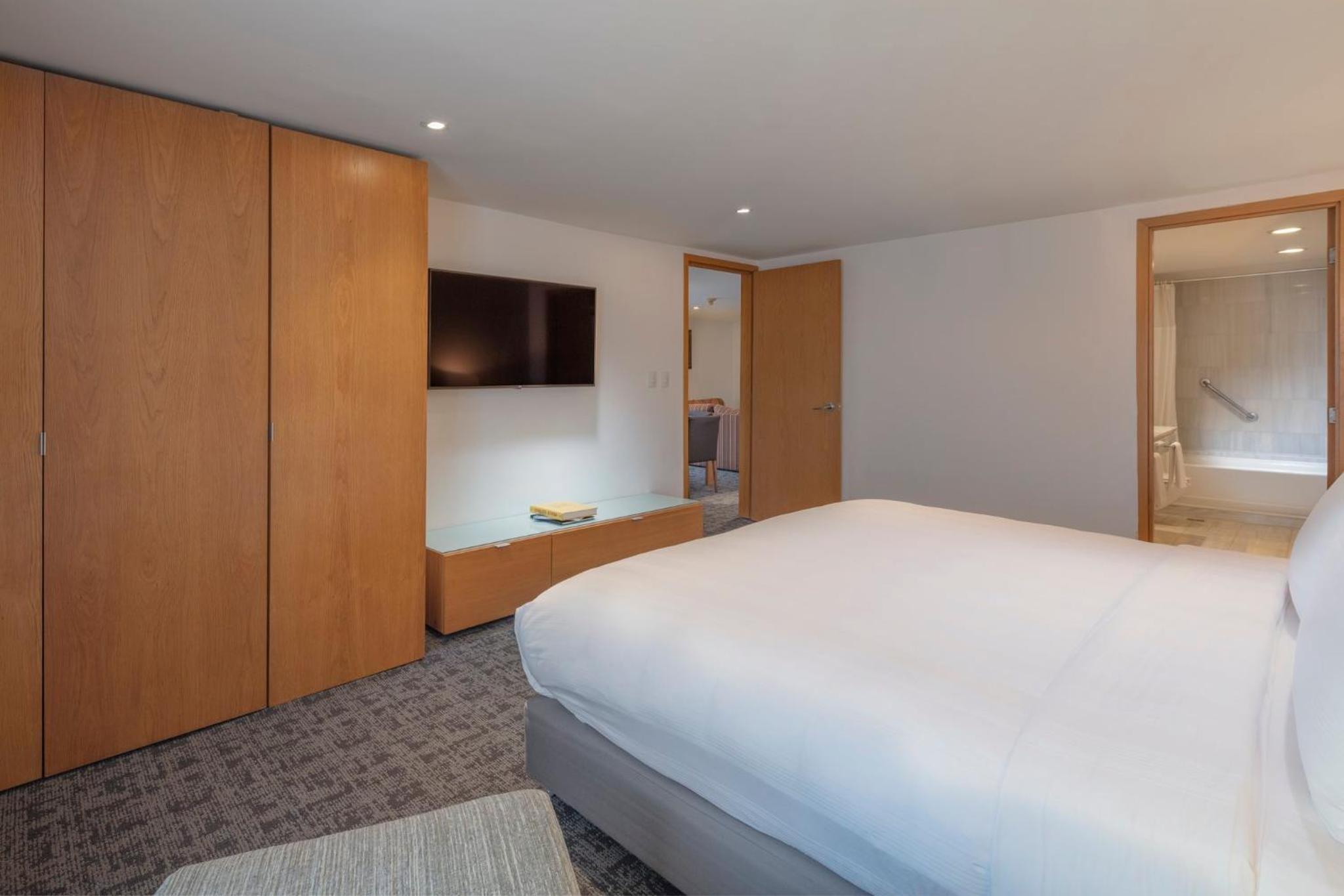 Business King Suite - Photo 5