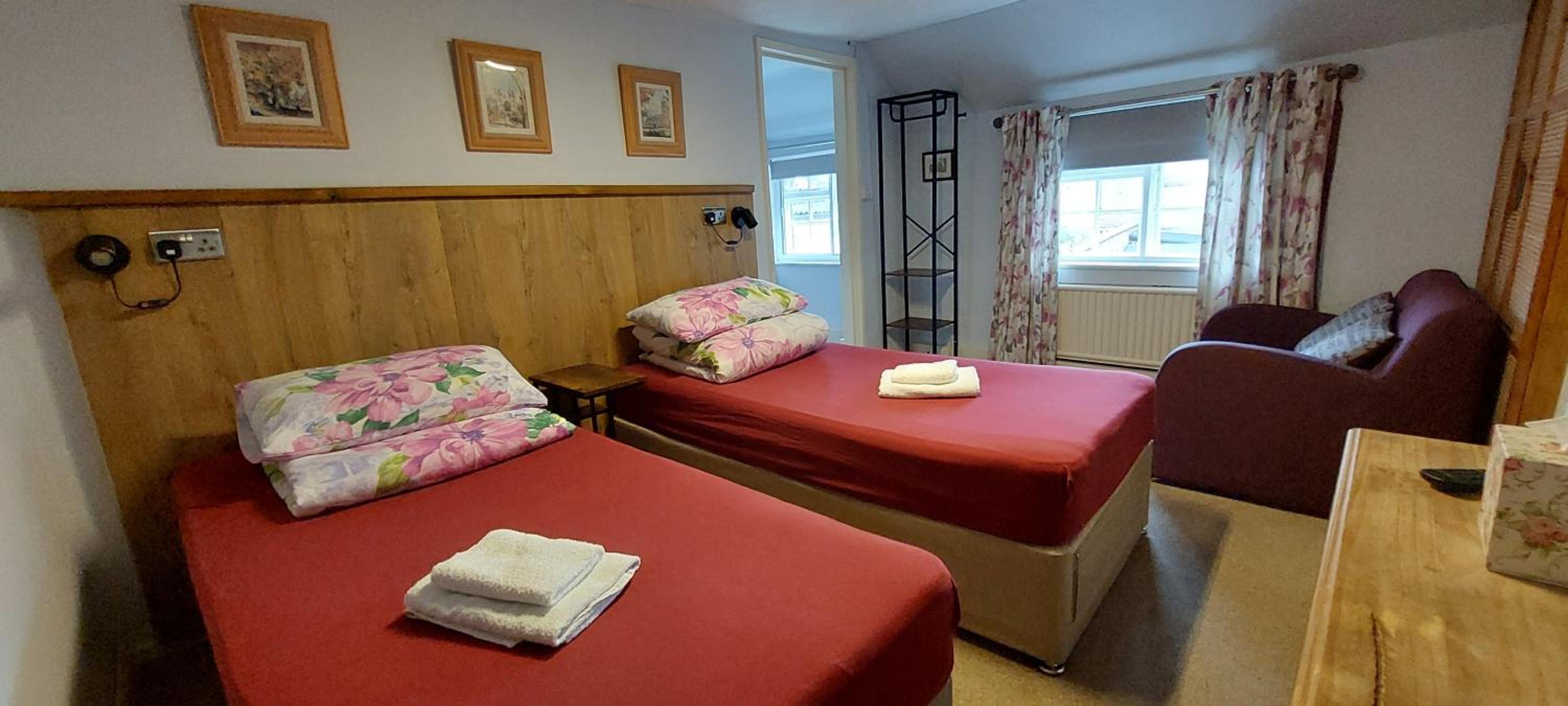 Standard Twin Room with Sofa photo 3