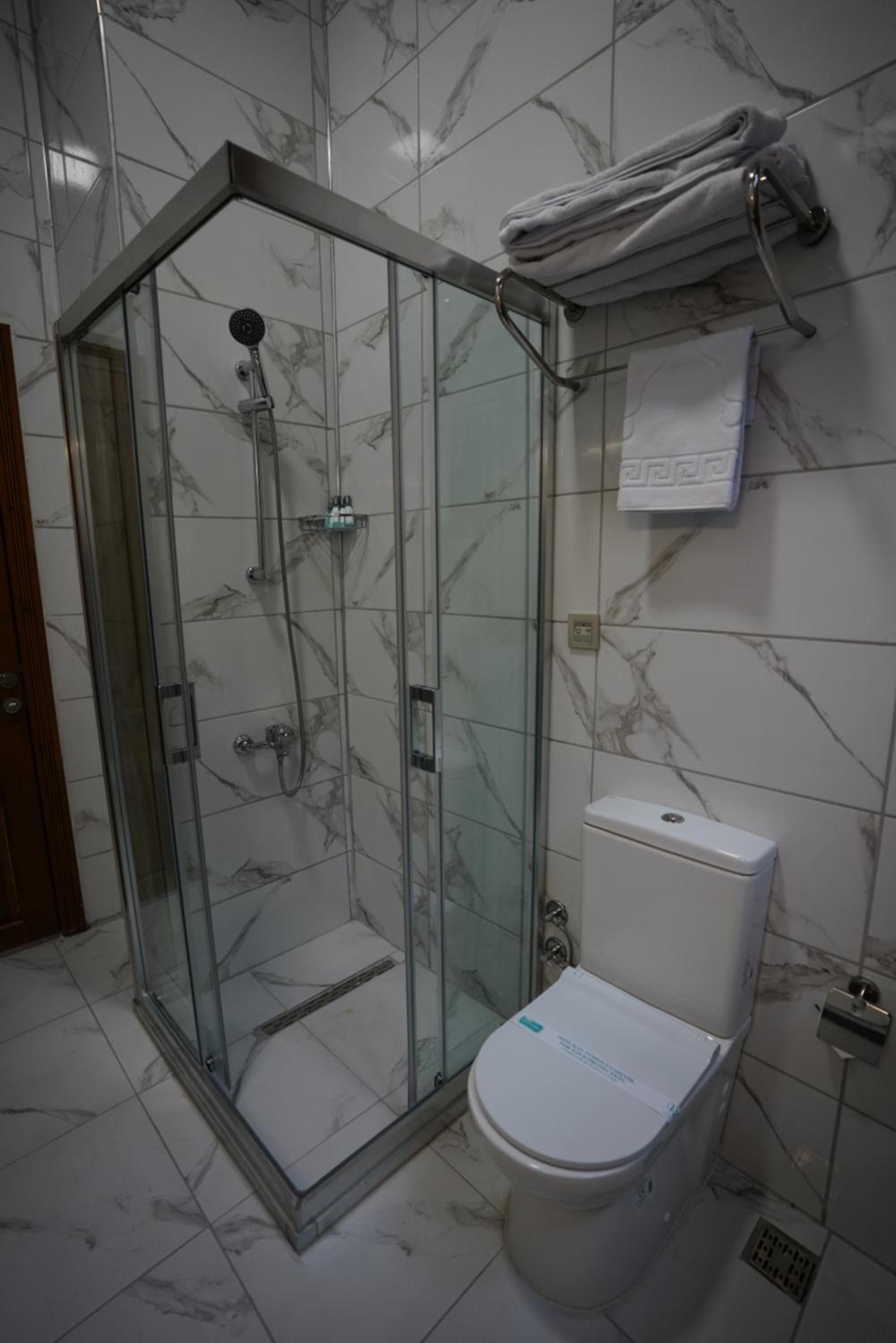 Double Room - Photo 15