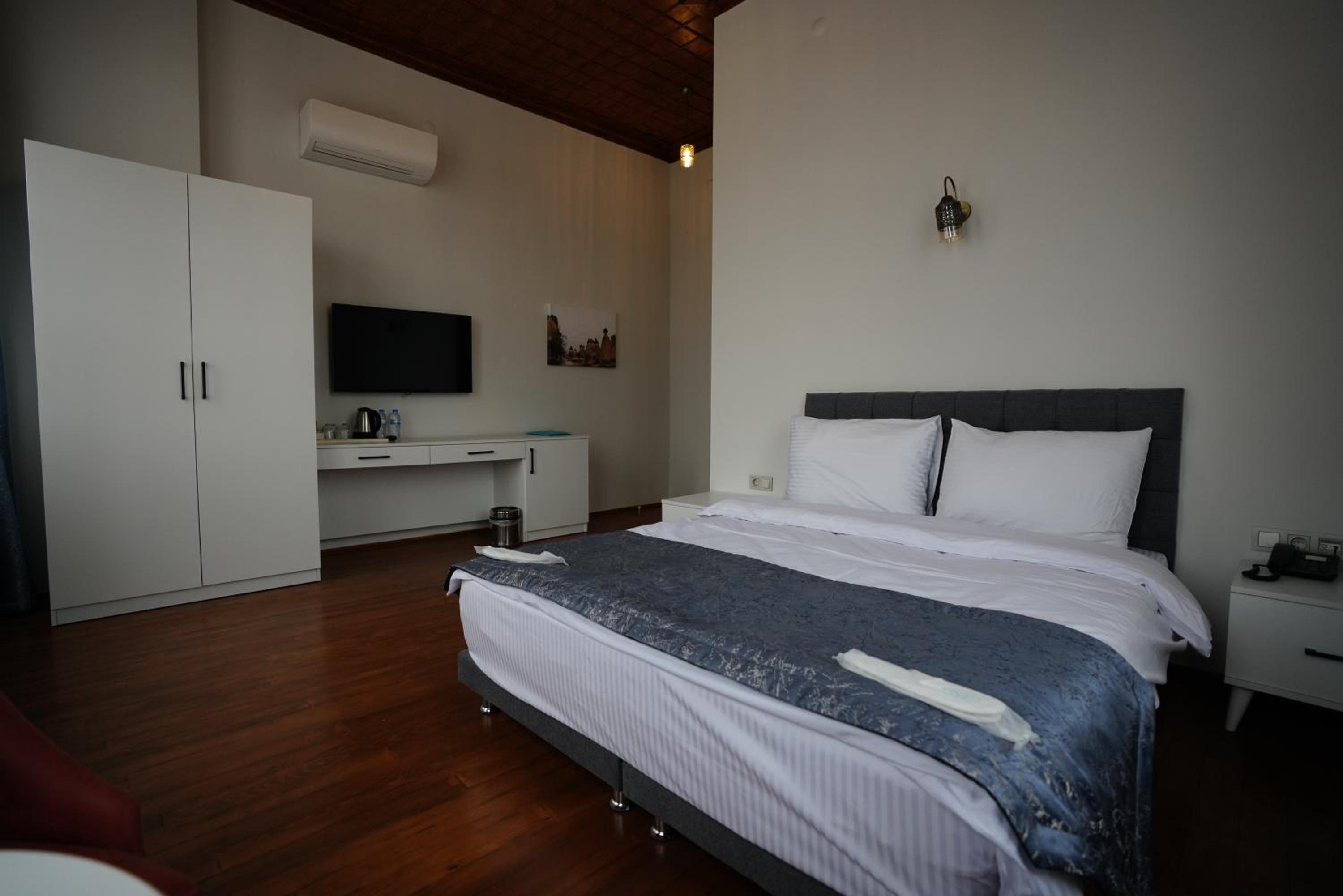 Double Room - Photo 2