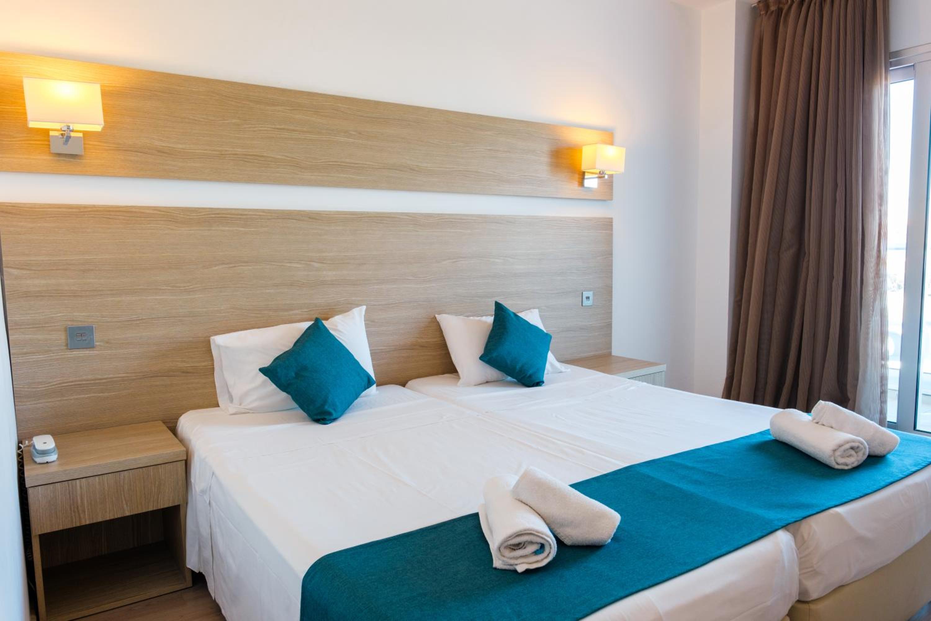 Superior Room (2 Adults + 1 Child) photo 2