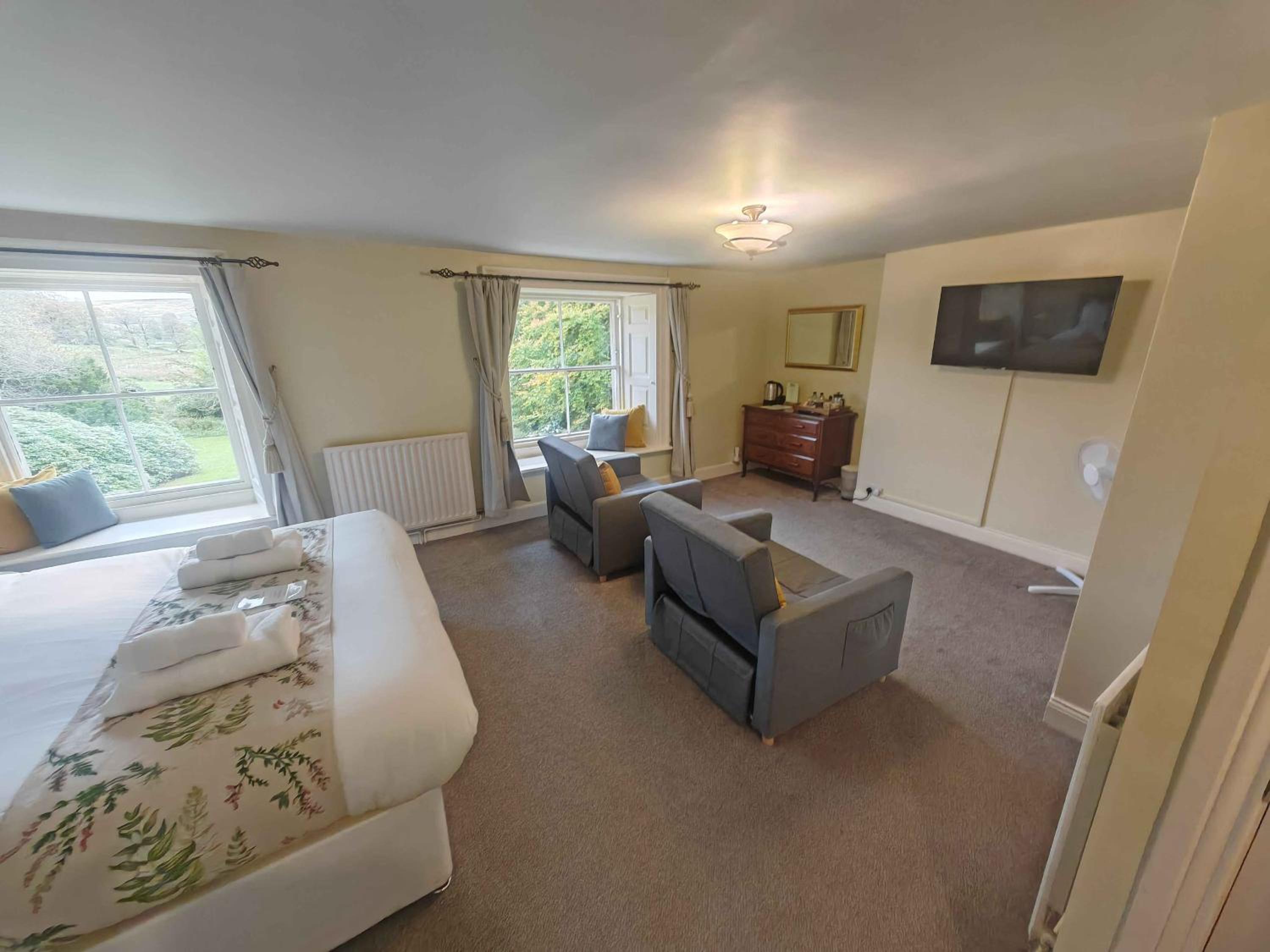Deluxe King Room photo 1