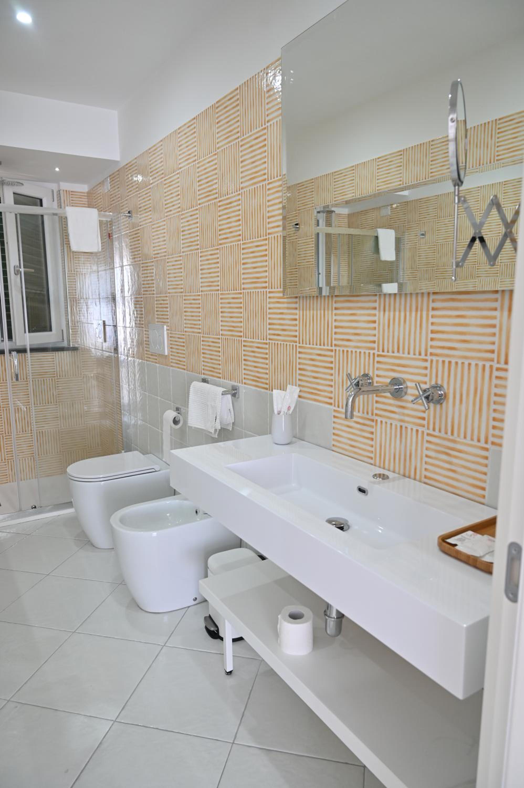 Deluxe Triple Room with Sea View - Photo 3