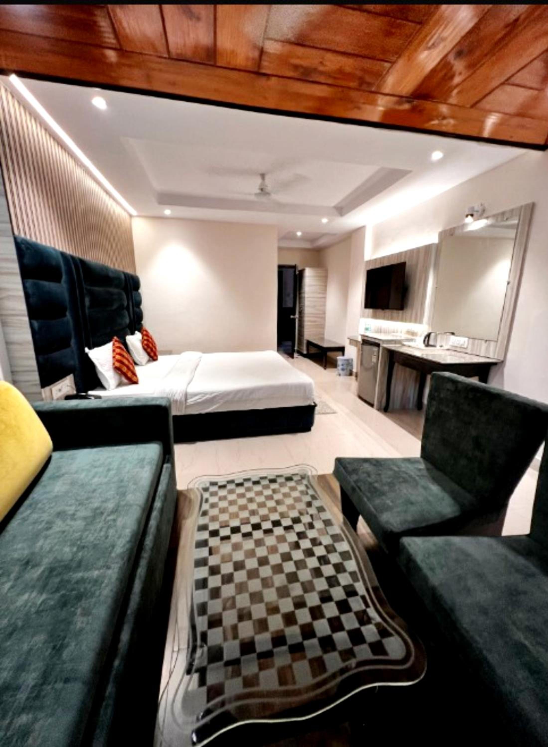 Deluxe King Room photo 1