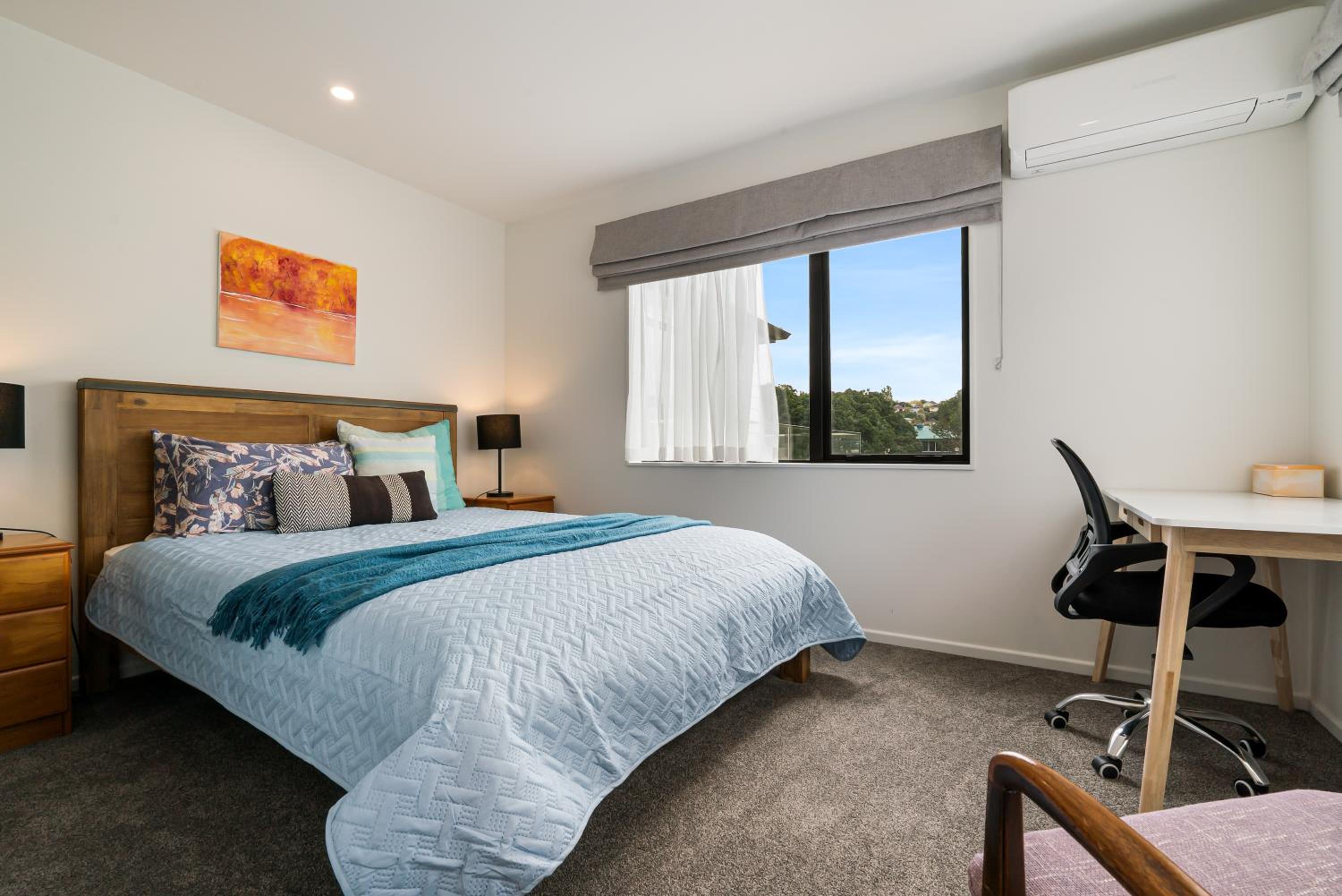 Five-Bedroom House - Photo 26