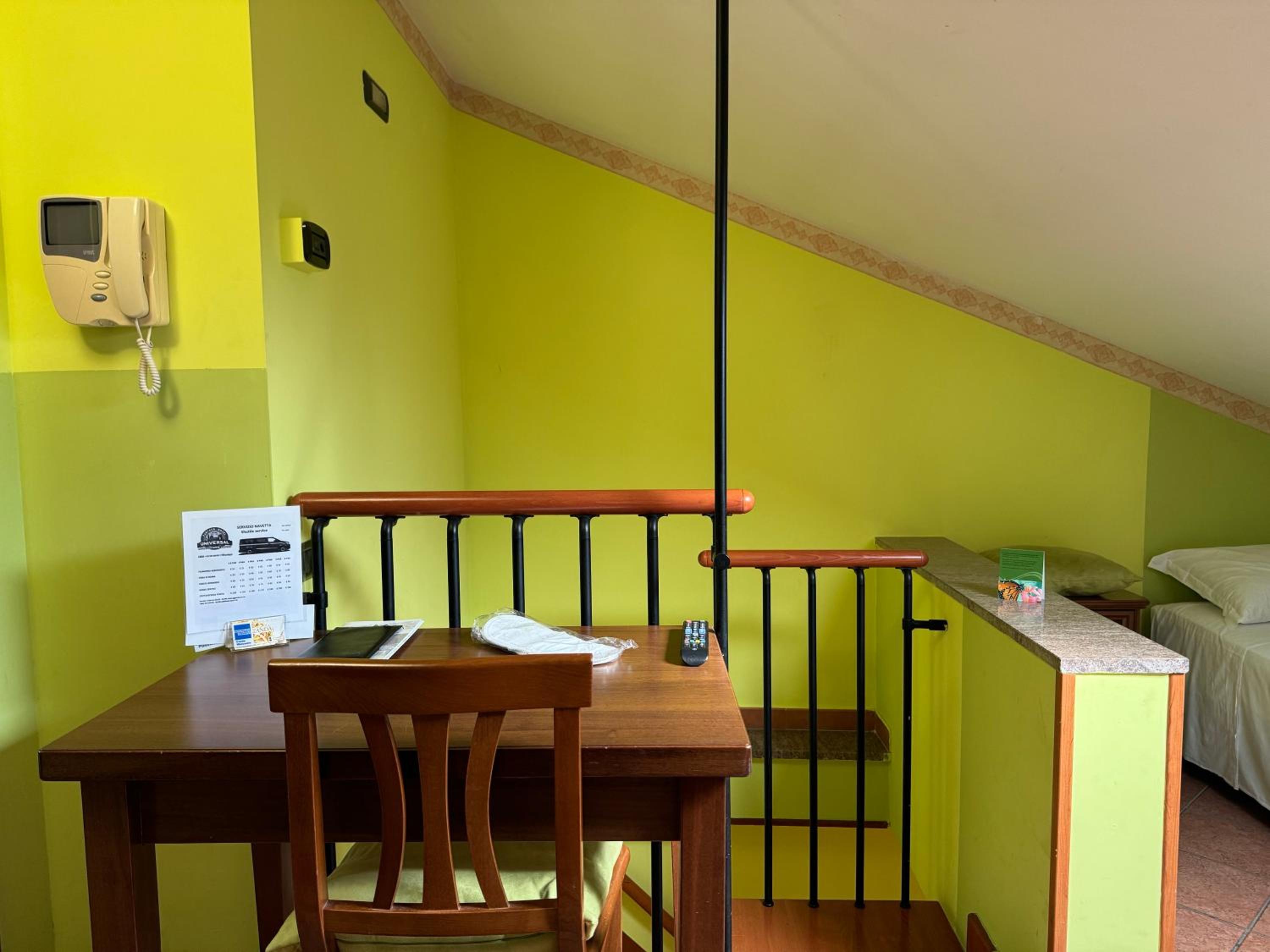 One-Bedroom Apartment - Attic - Photo 8