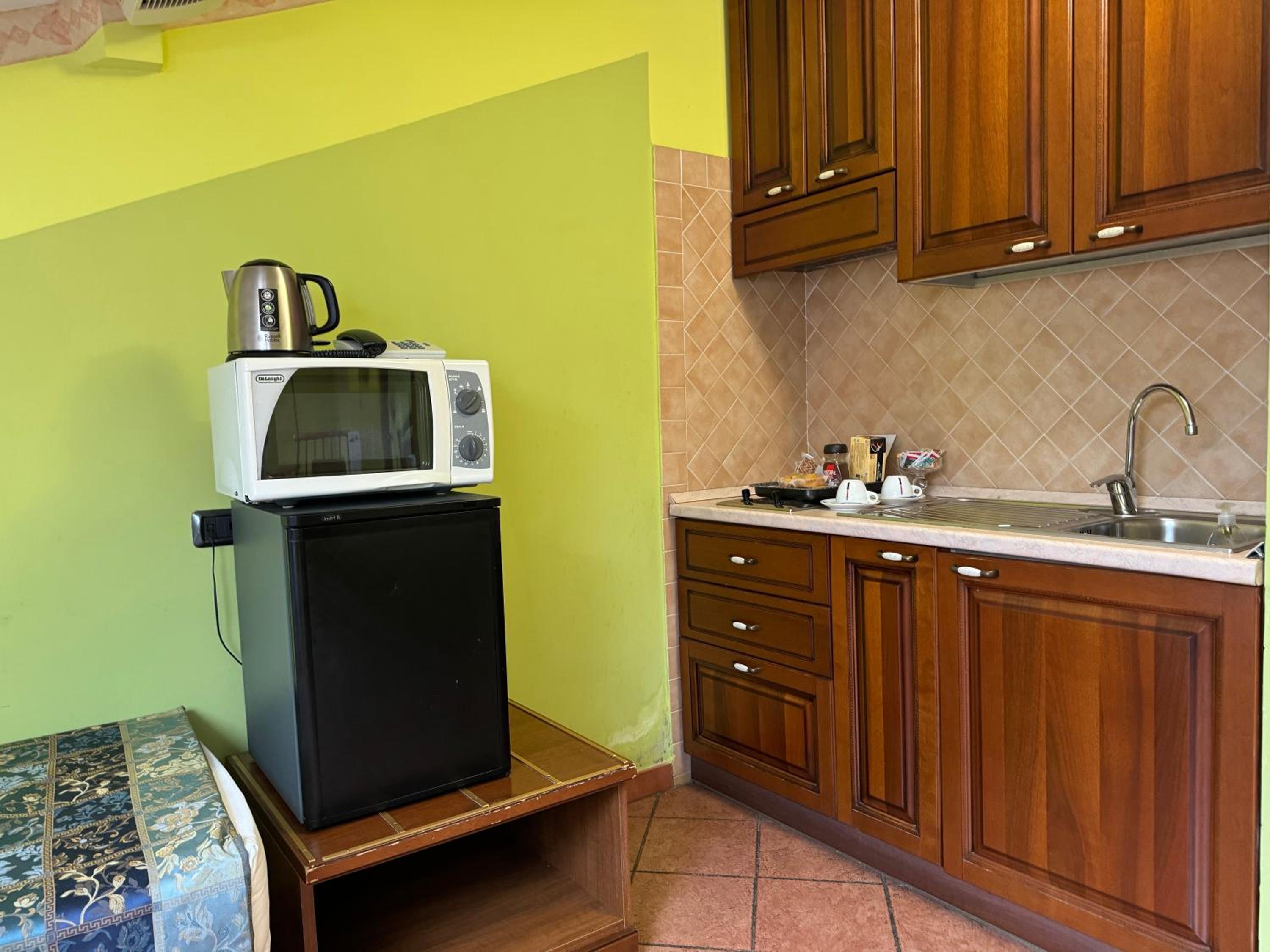 One-Bedroom Apartment - Attic - Photo 10