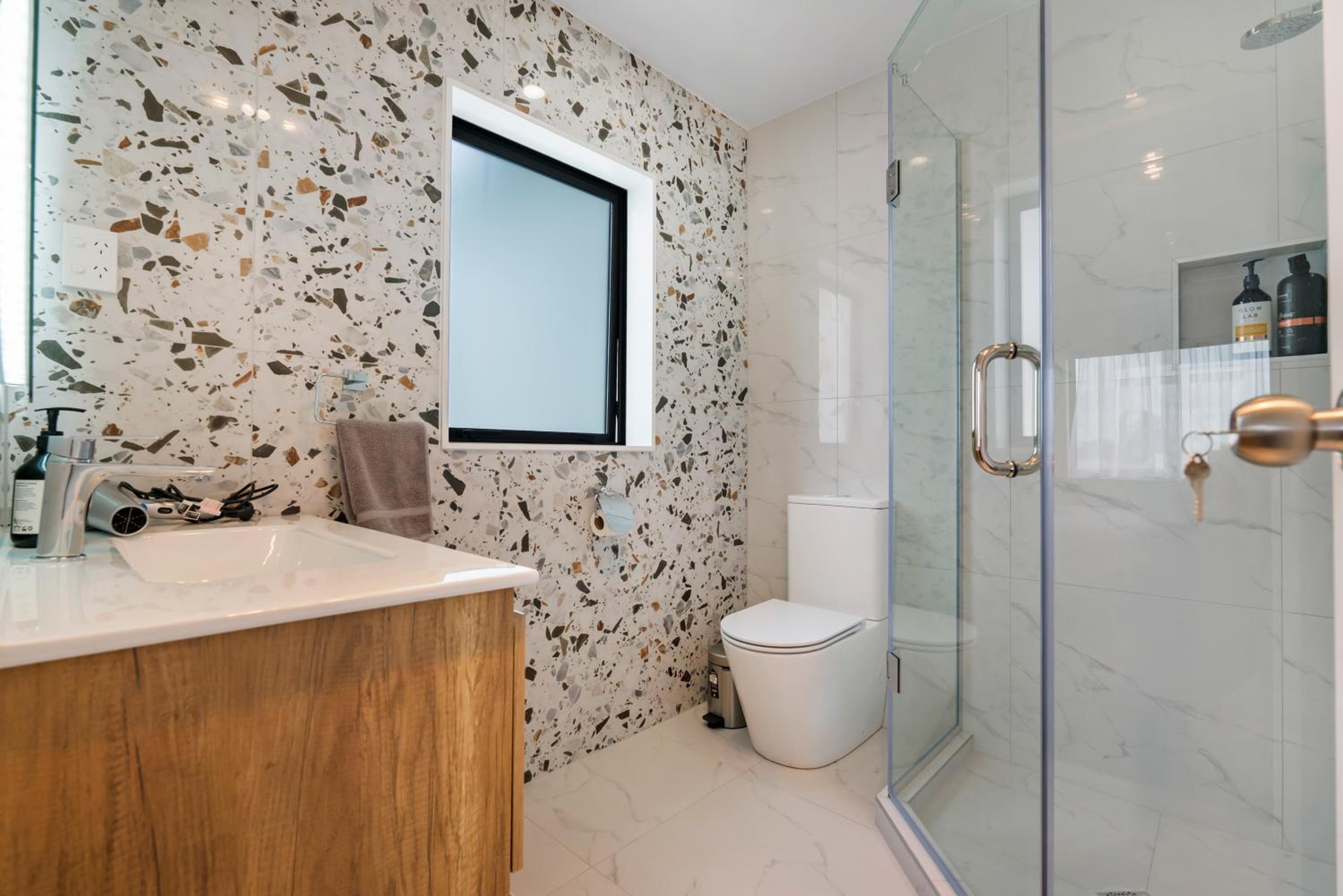 Five-Bedroom House - Photo 19