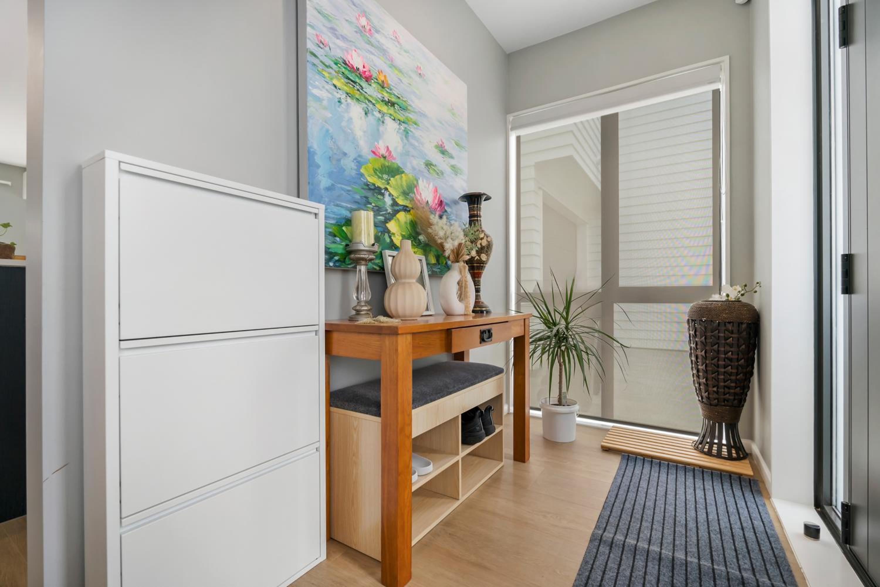 Five-Bedroom House - Photo 16