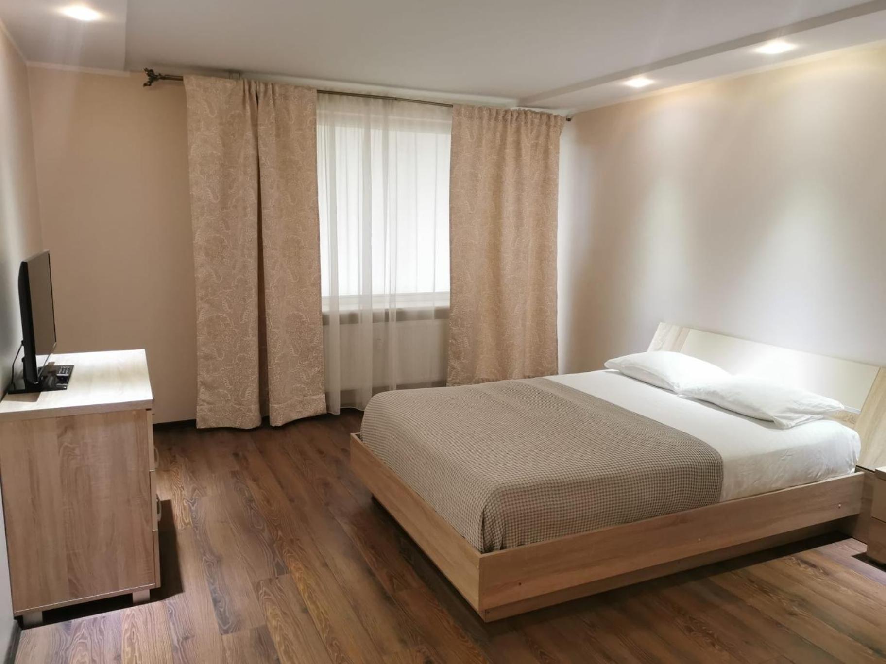One-Bedroom Apartment - Photo 2