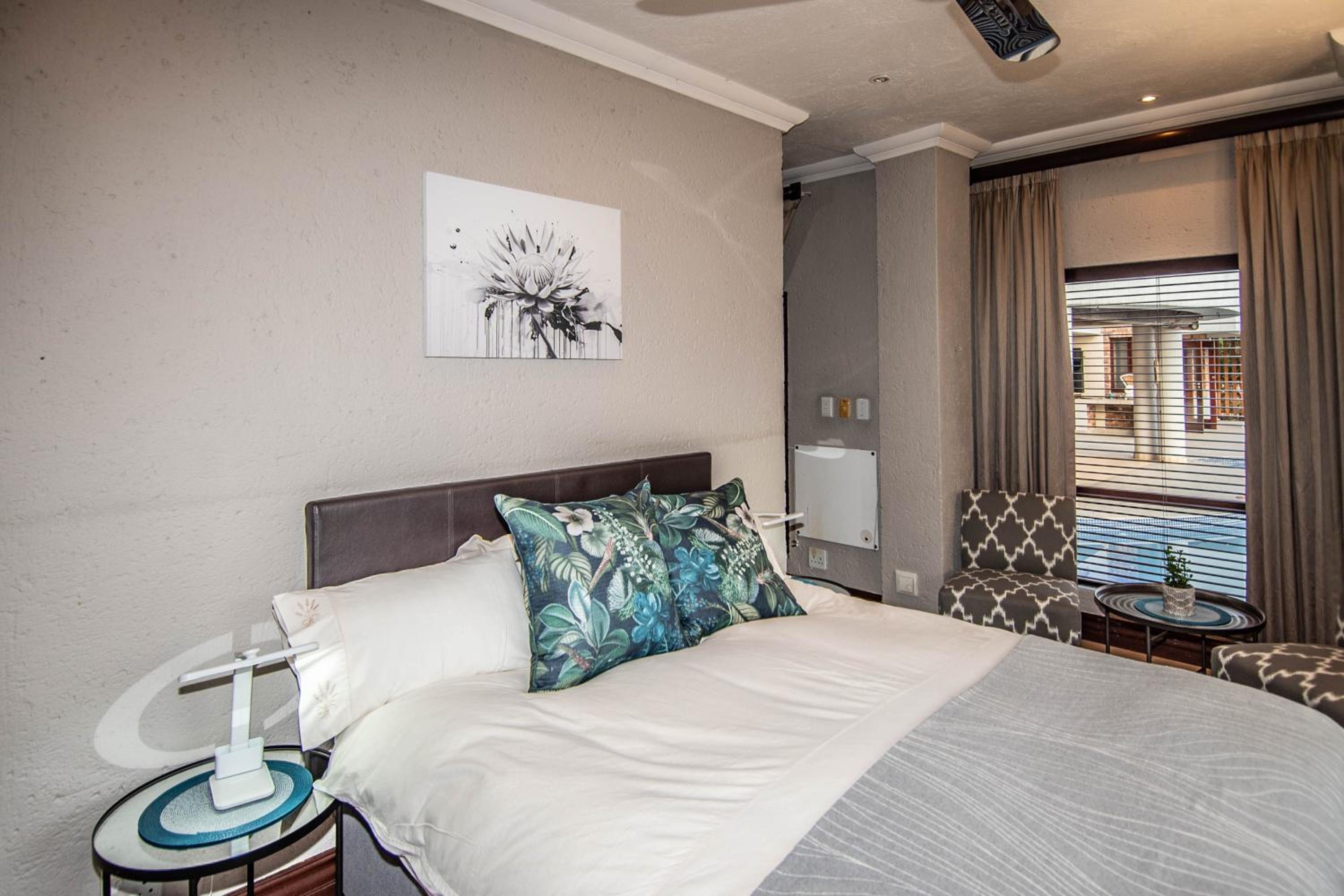 Queen Room with Pool View