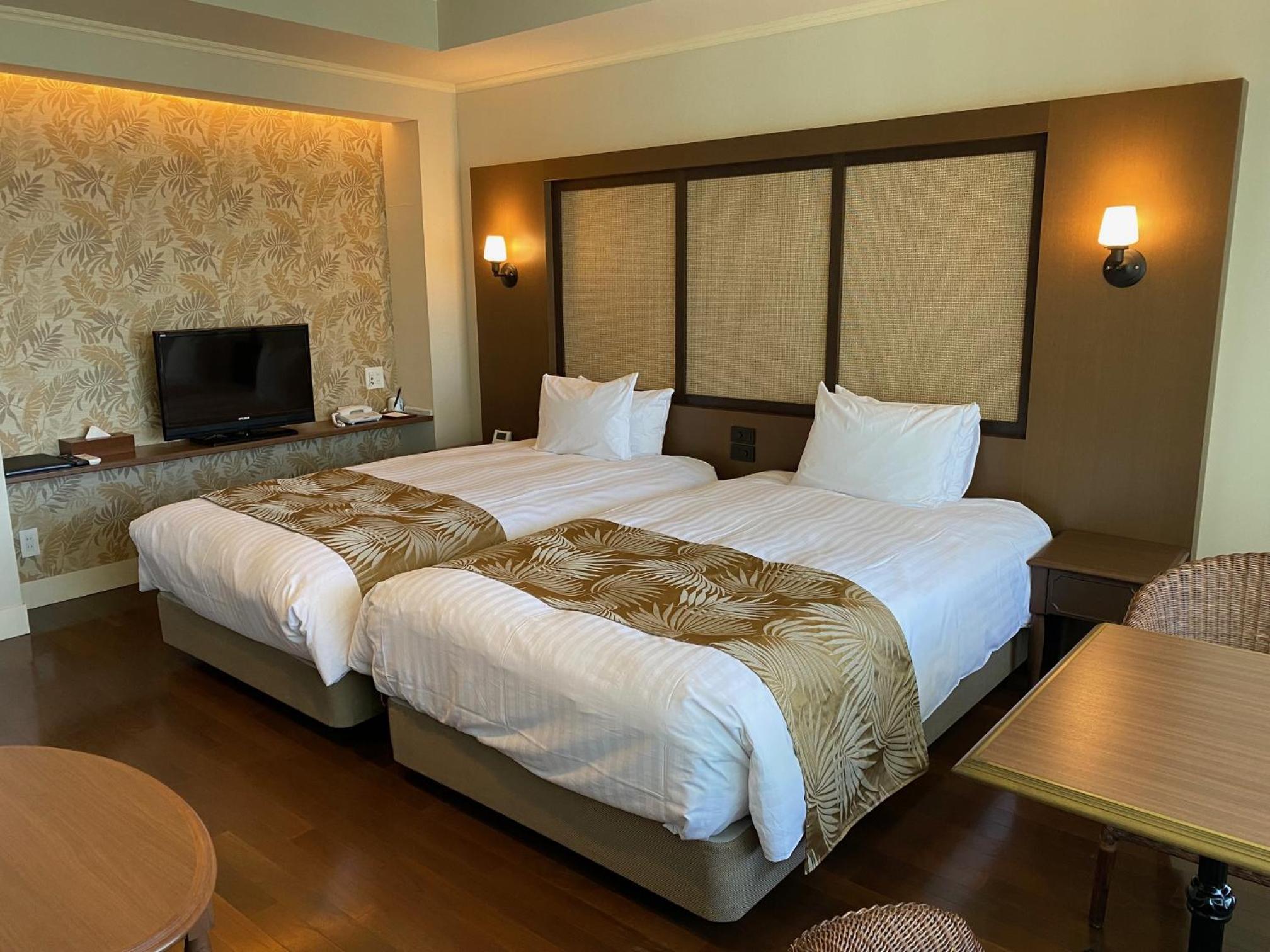 Deluxe Twin Room with Ocean View - Photo 2