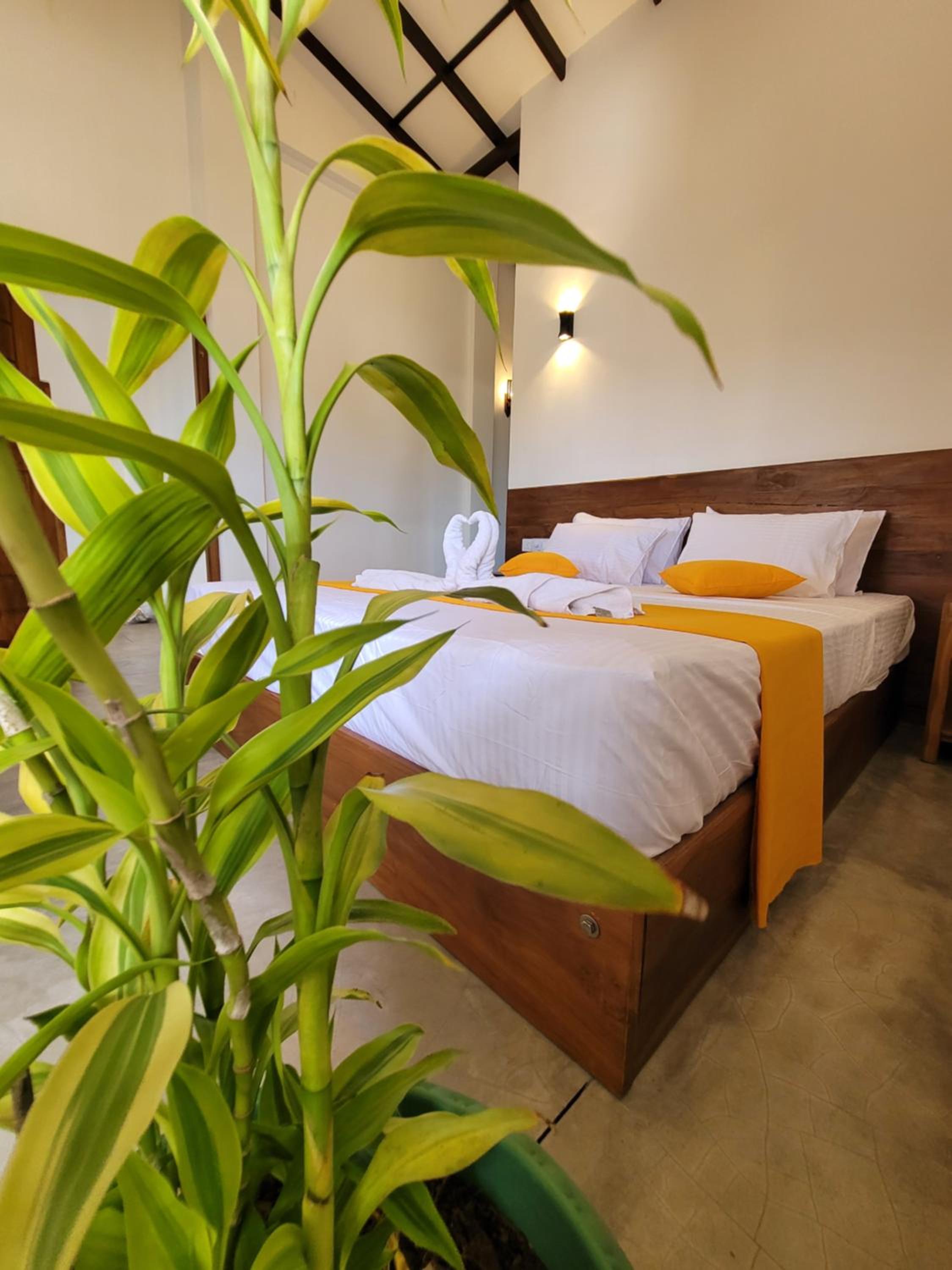 Deluxe Double Room with Side Sea View