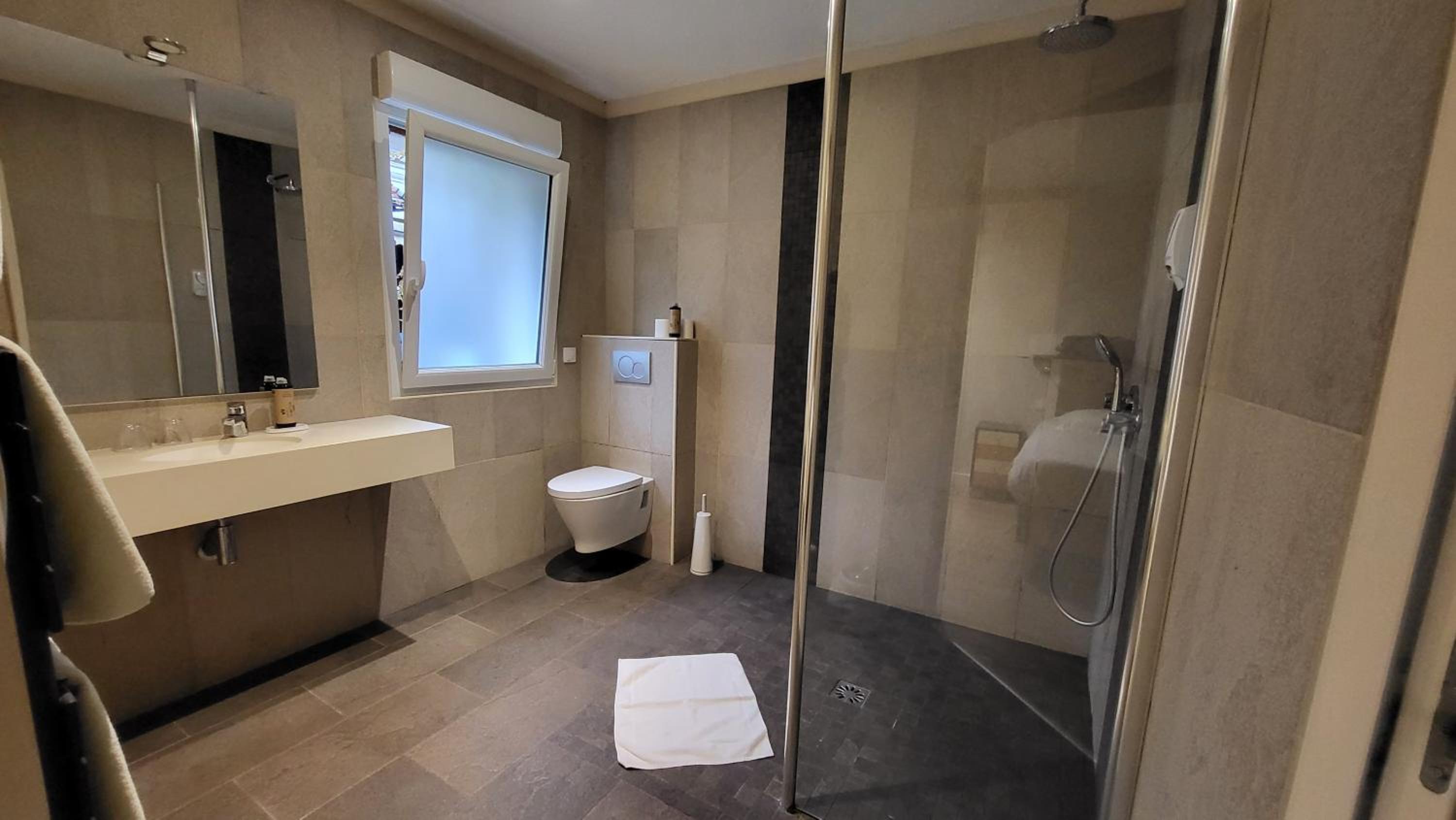 Comfort Double Room - Disability Access - Photo 4