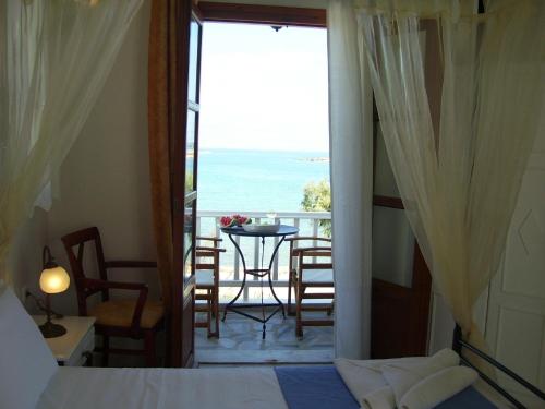 Double or Twin Room with Sea View photo 2