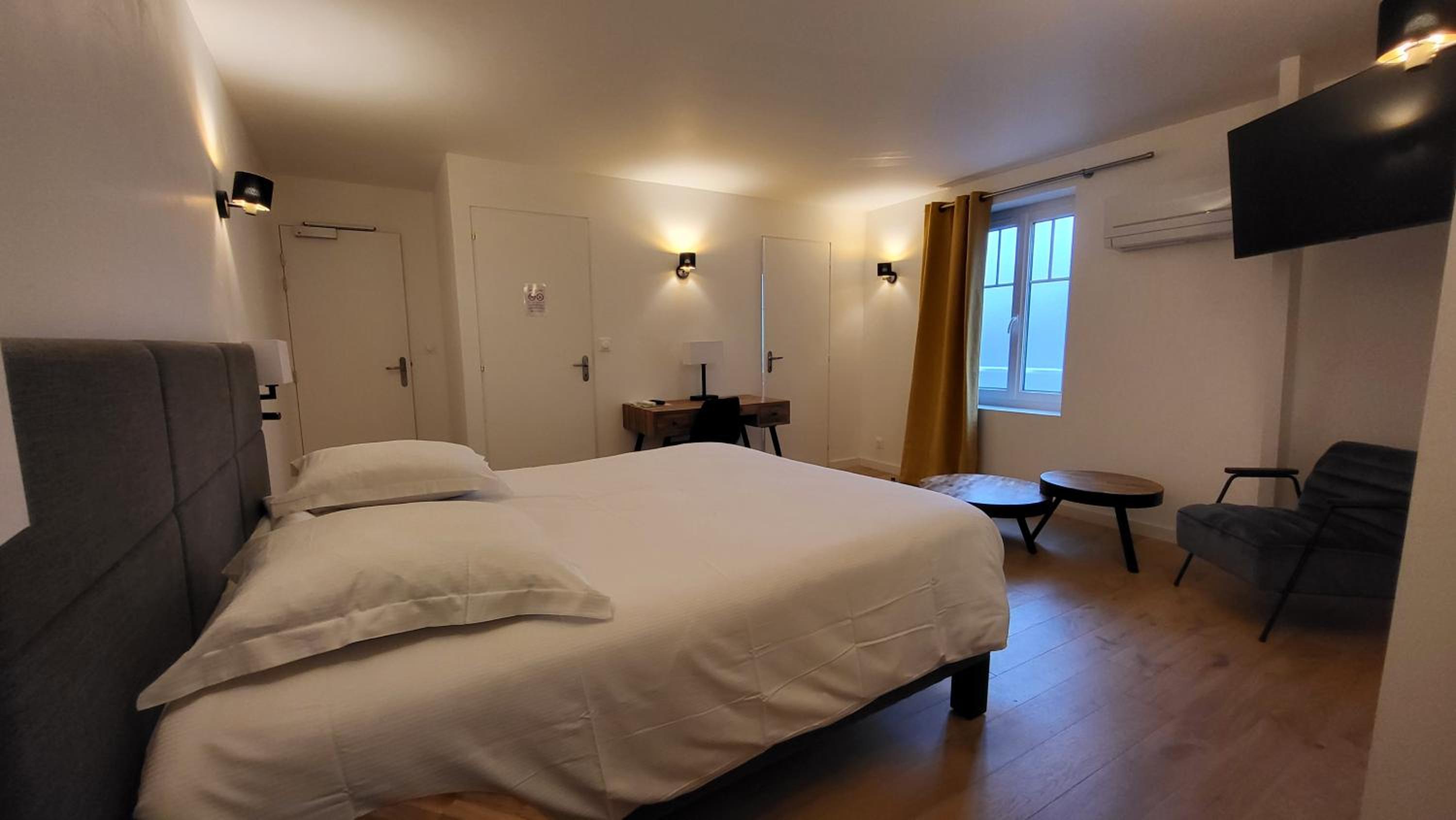 Air-Conditioned Room - Photo 2