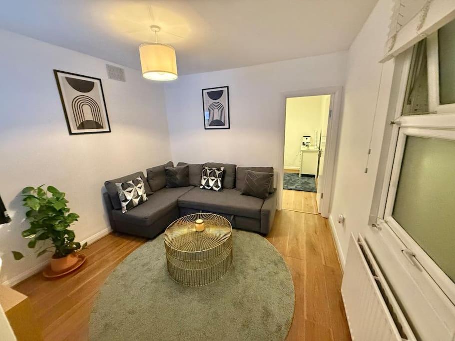 One-Bedroom Apartment photo 3
