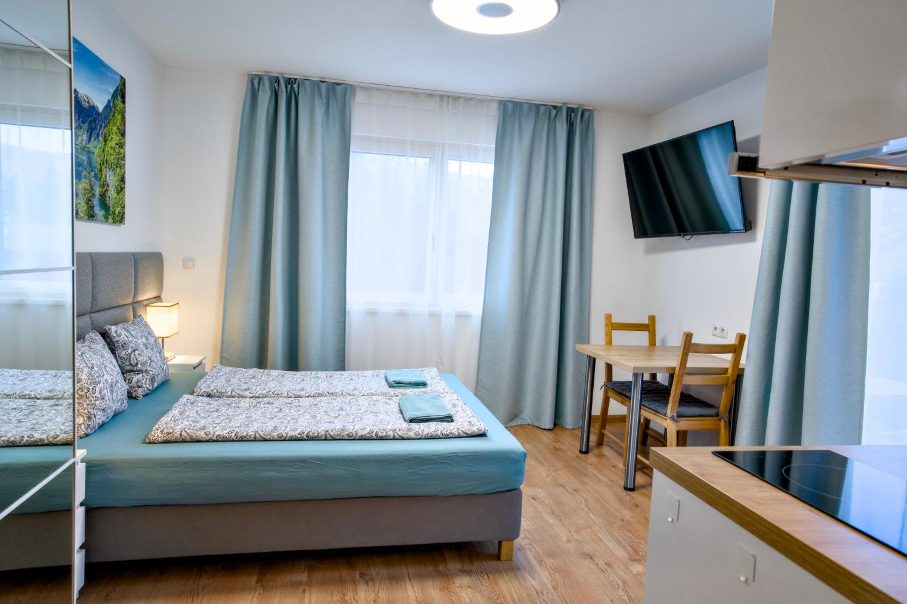Studio Apartment - Photo 1