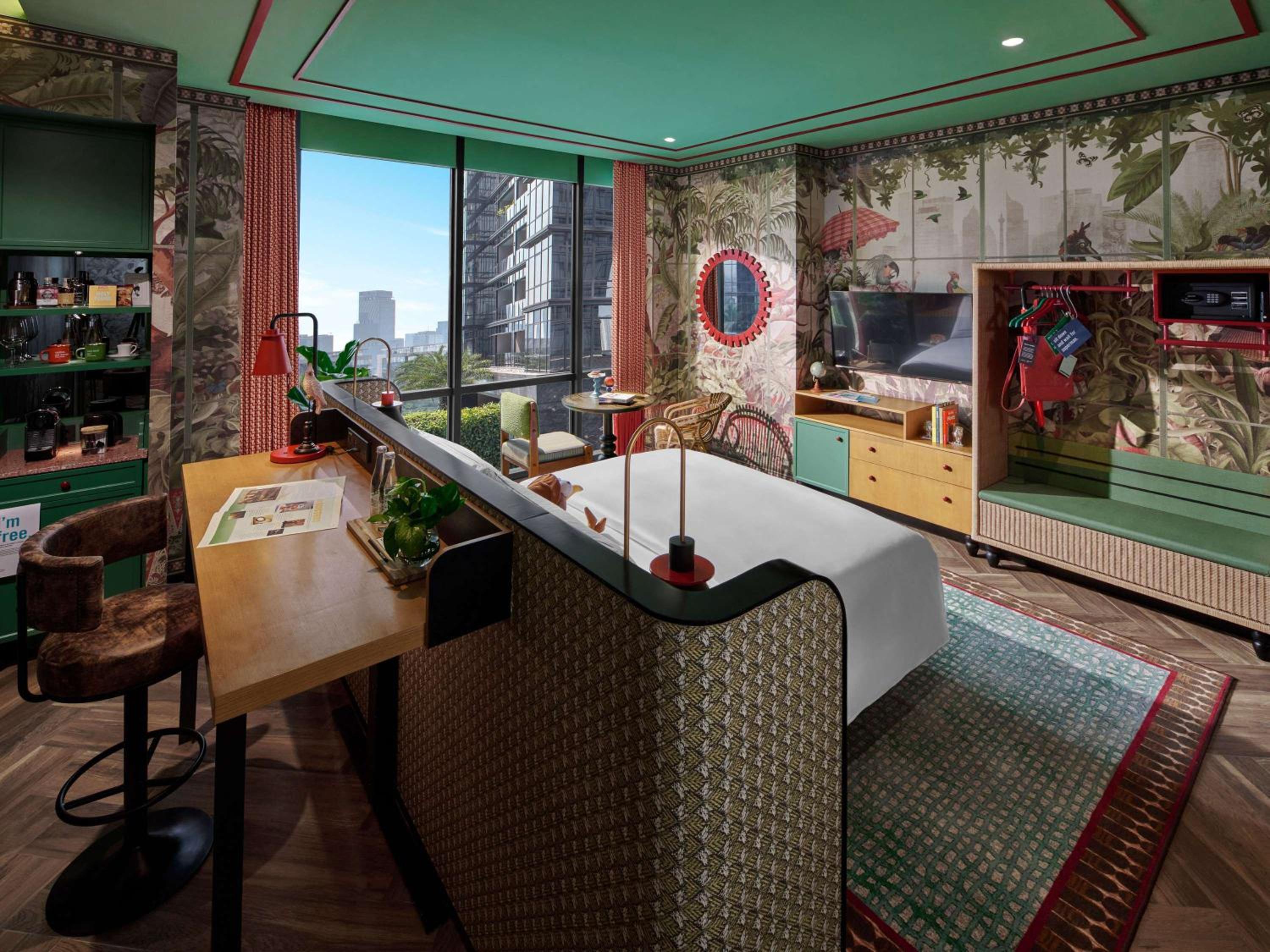 Medium Plus Garden King Room