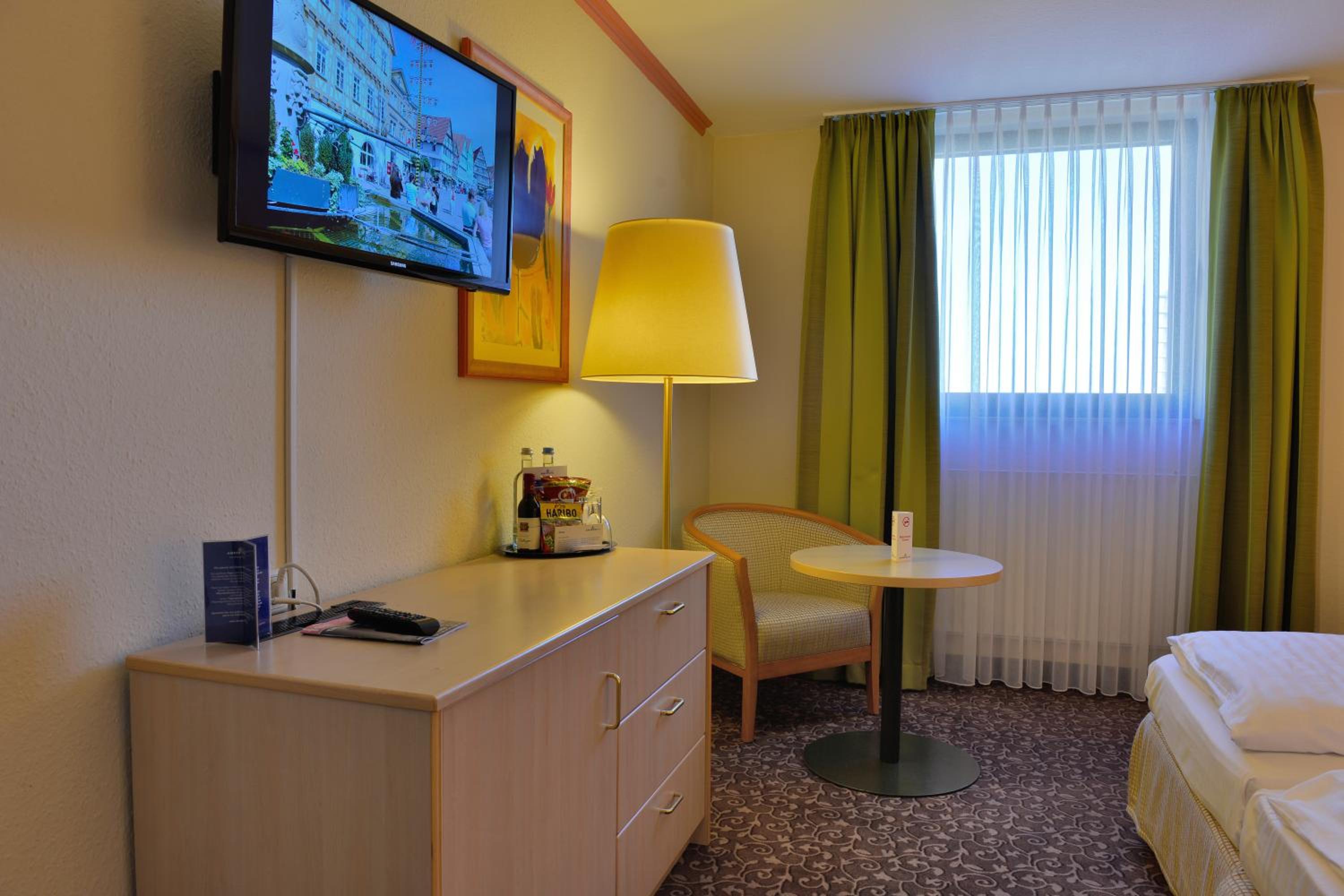 Standard Twin Room - Photo 3