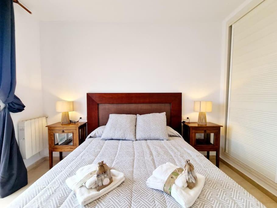 Apartamento de dos habitaciones con terraza y vista al mar