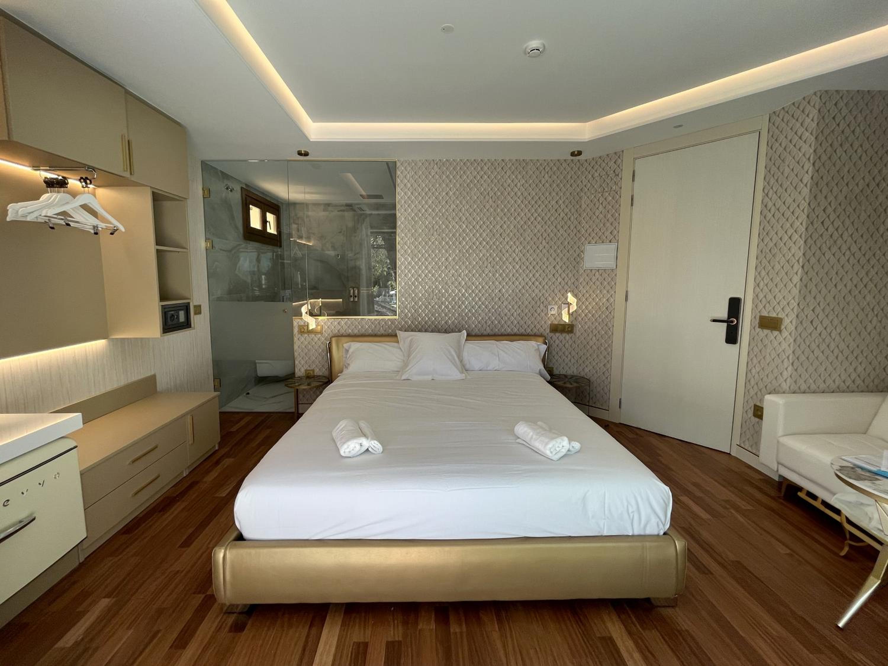 Deluxe Double Room with Pool View