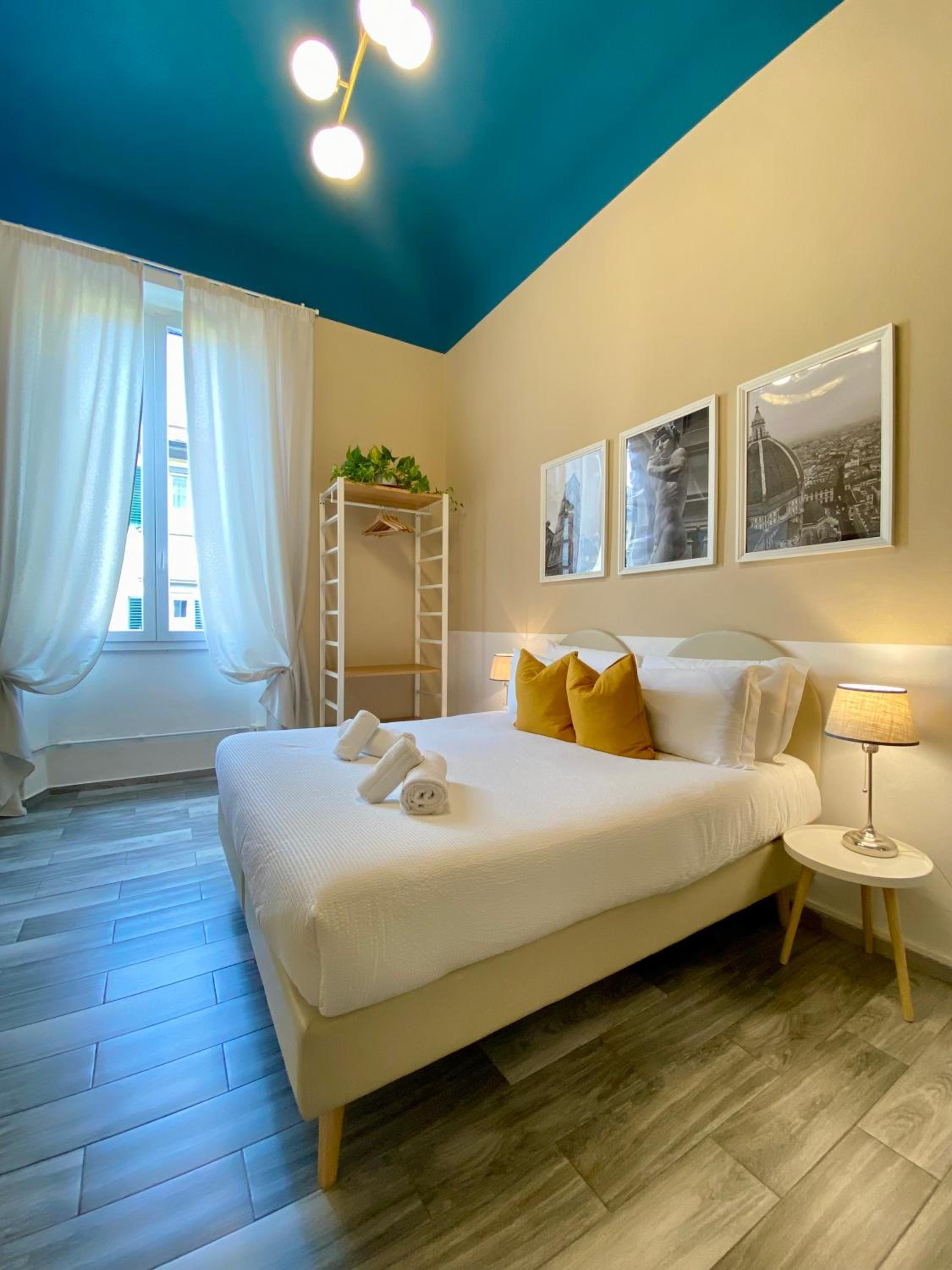 Twin Room with Private Bathroom photo 2