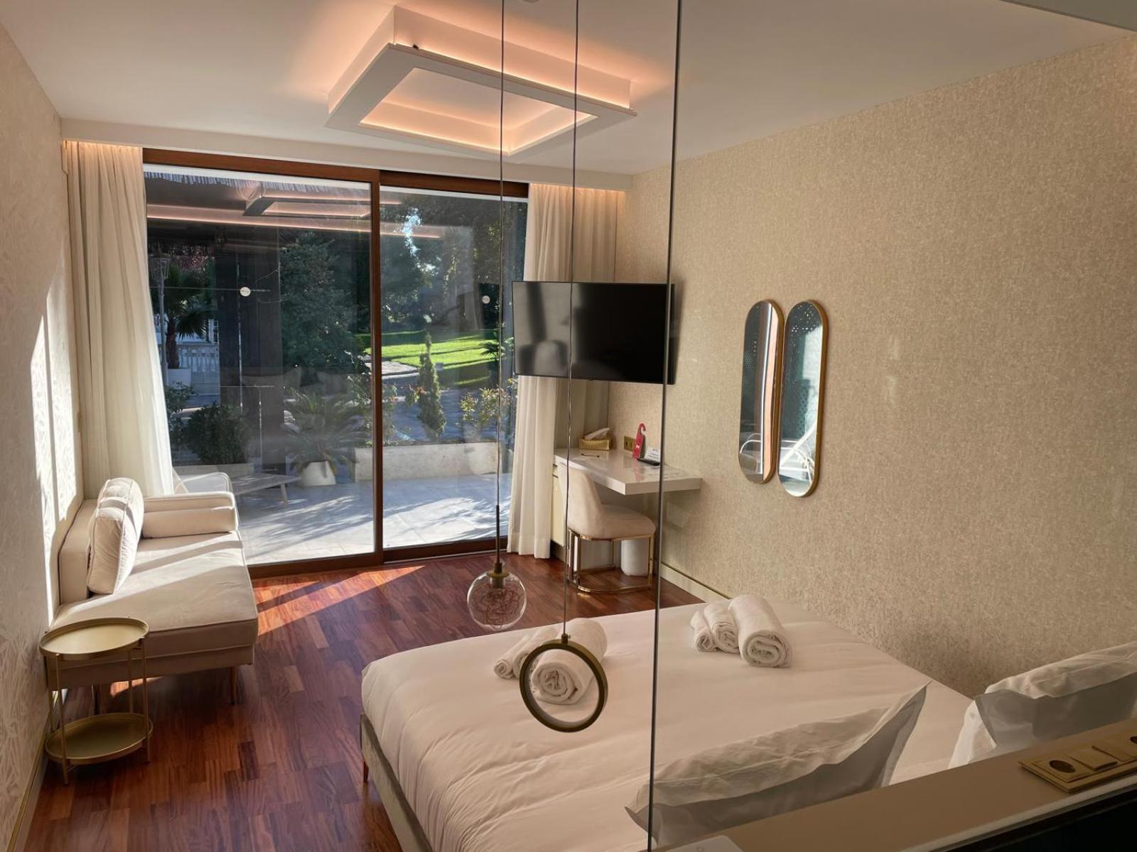 Deluxe Double Room with Garden View photo 2