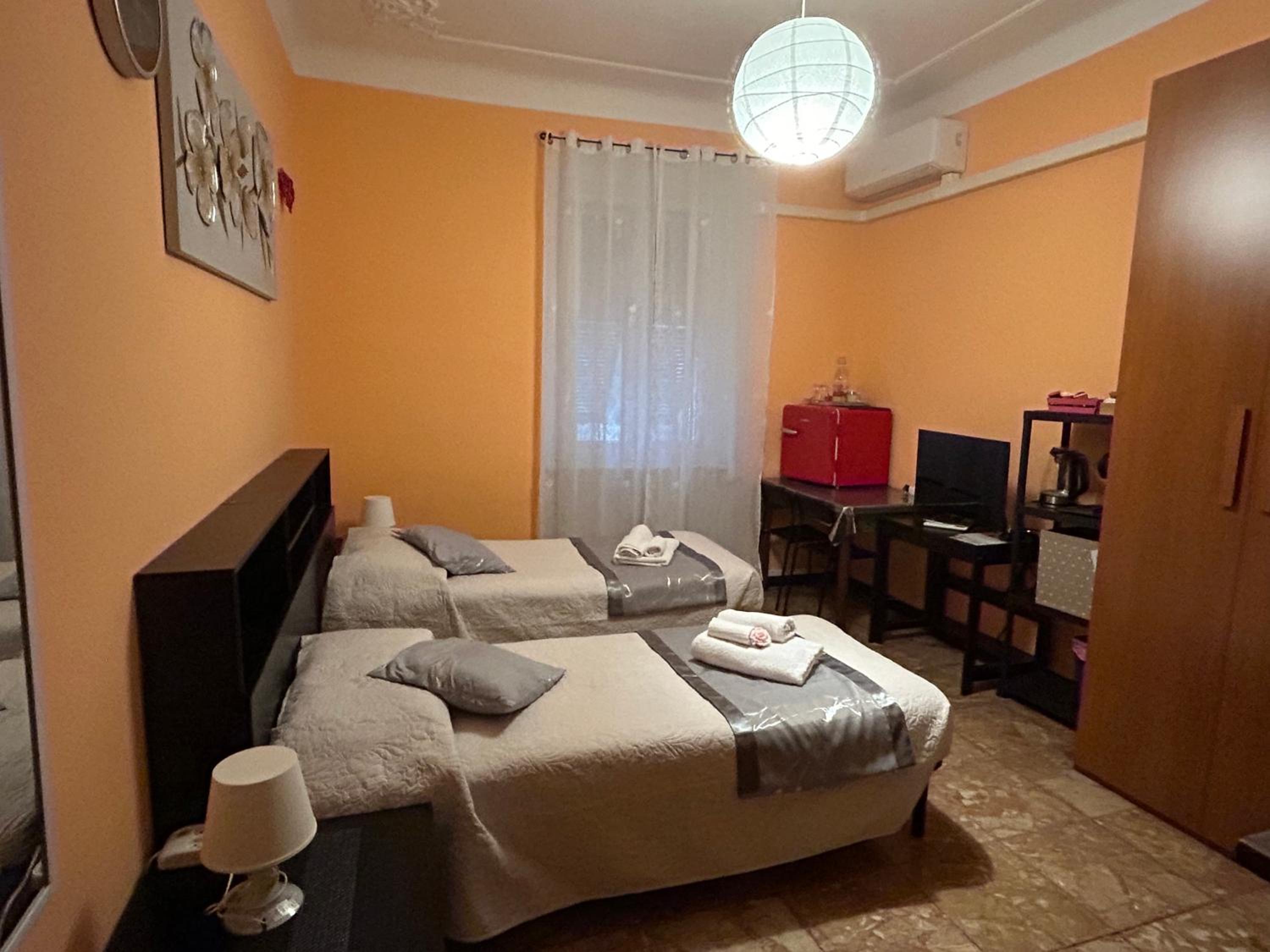 Twin Room - Photo 1