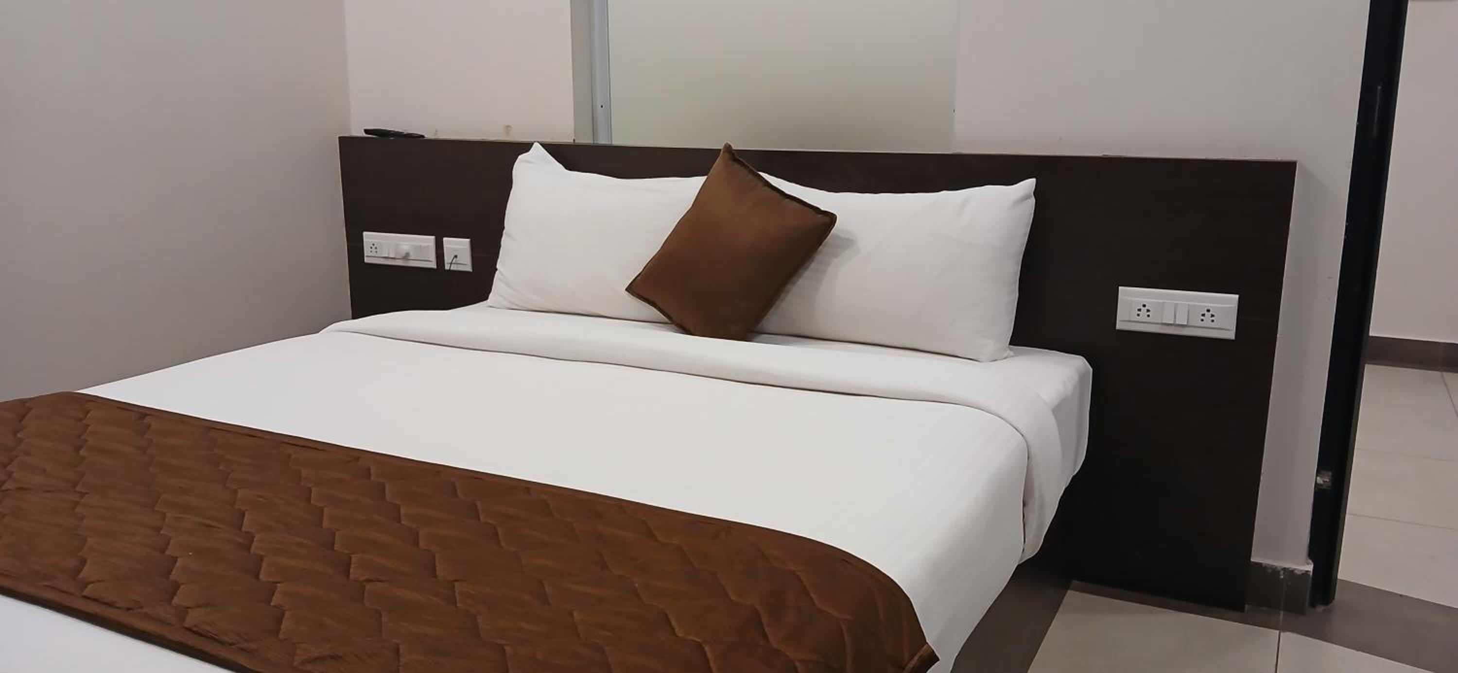 Standard Double Room - Photo 4