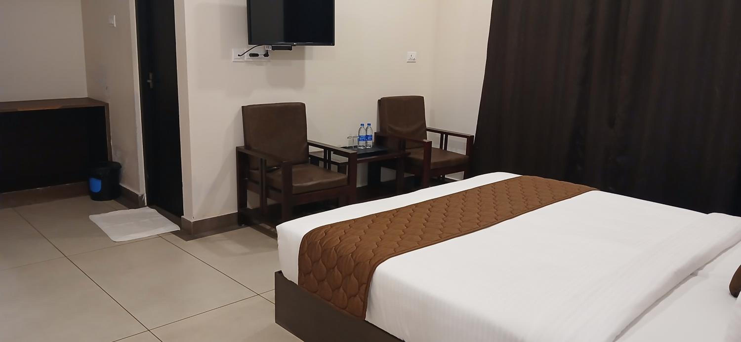 Superior Double or Twin Room - Photo 2